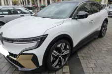 Renault Megane E-Tech Blanc Glacier Iconic of Nyarno