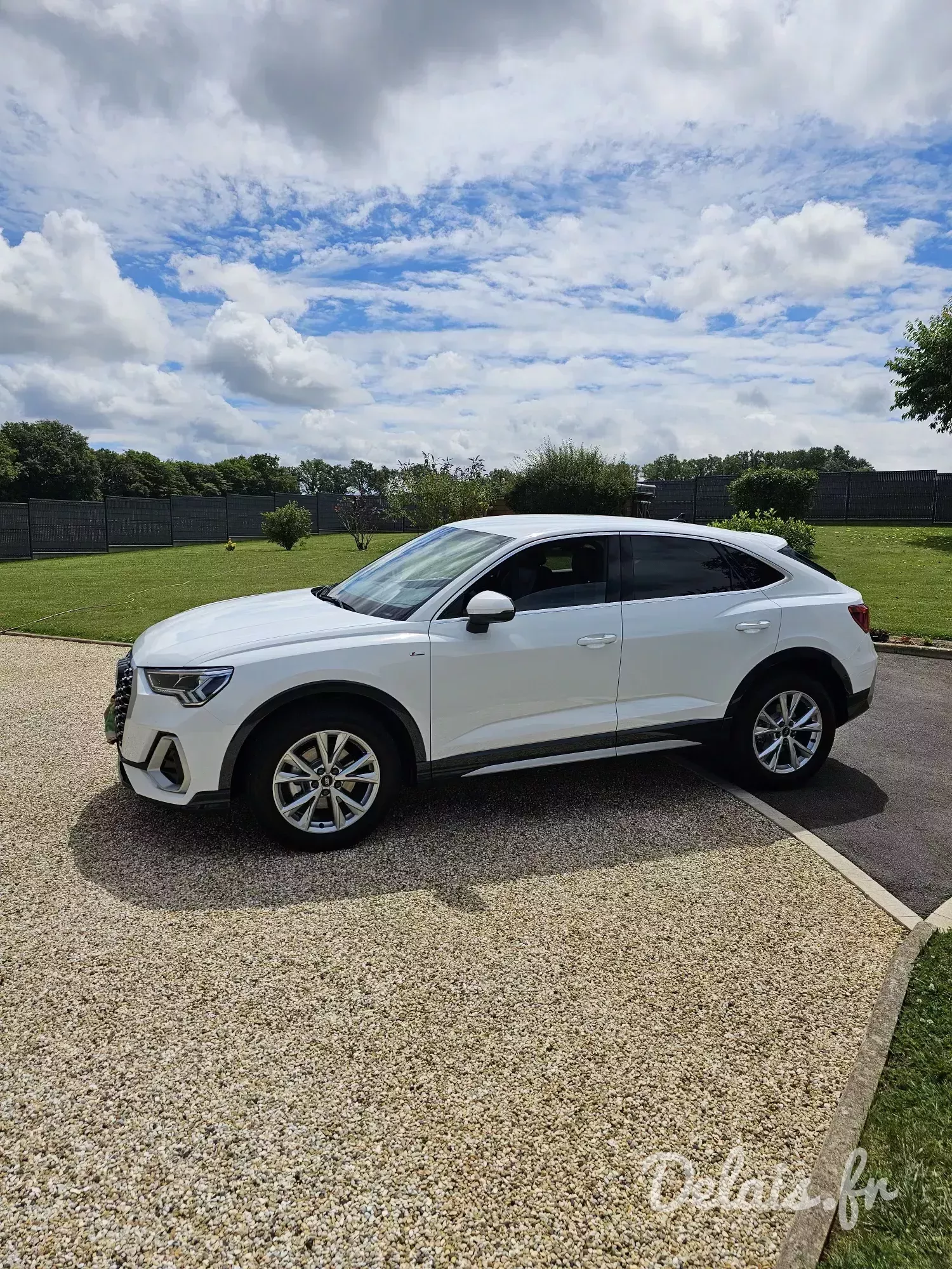 Audi Q3 Glacier white S line