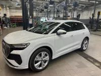 Audi Q4 e-tron Glacier white Design Luxe of Kuju