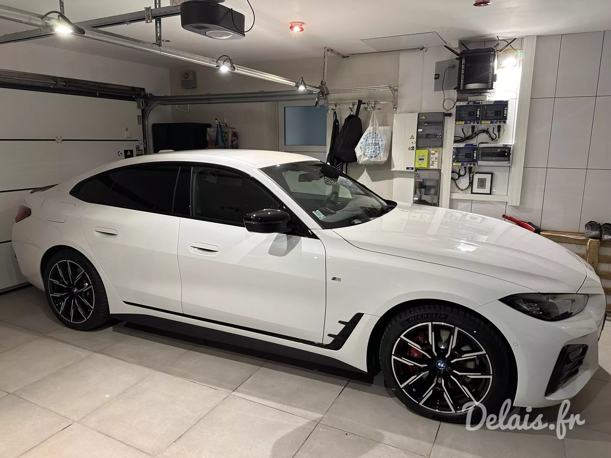 BMW i4 Alpinweiss M Sport