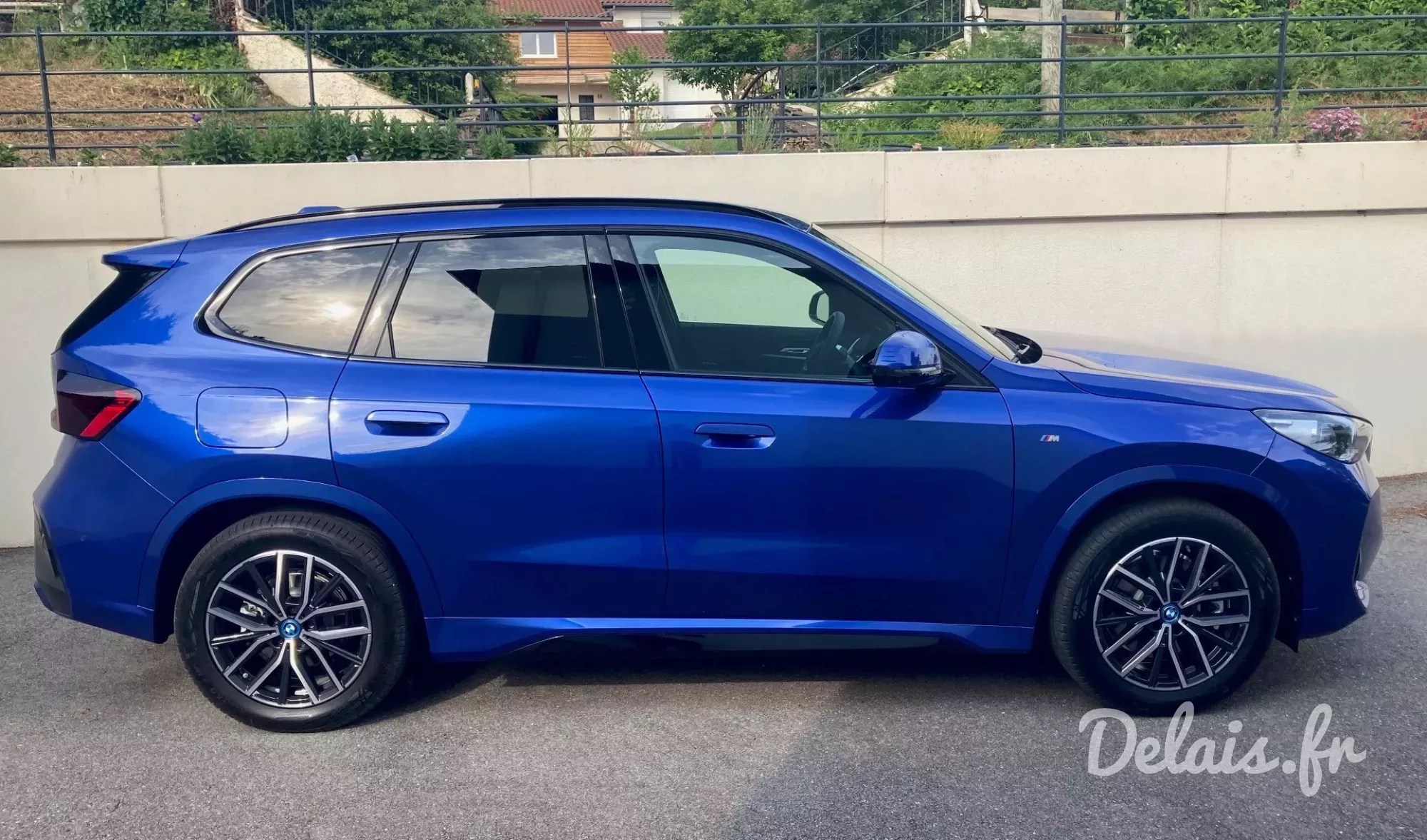 BMW iX1 M Portimao Blau M Sport