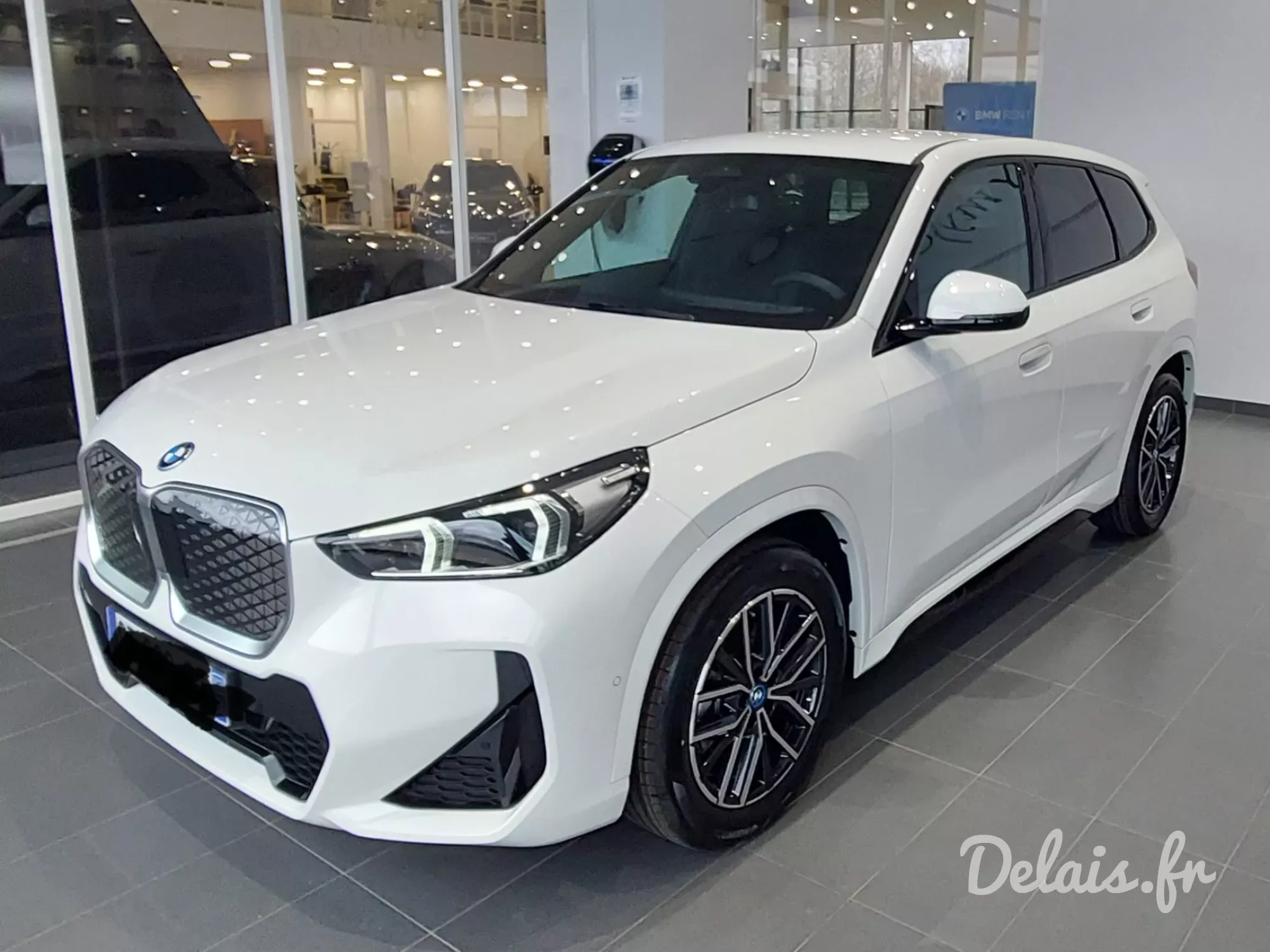 BMW iX1 Alpinweiss M Sport