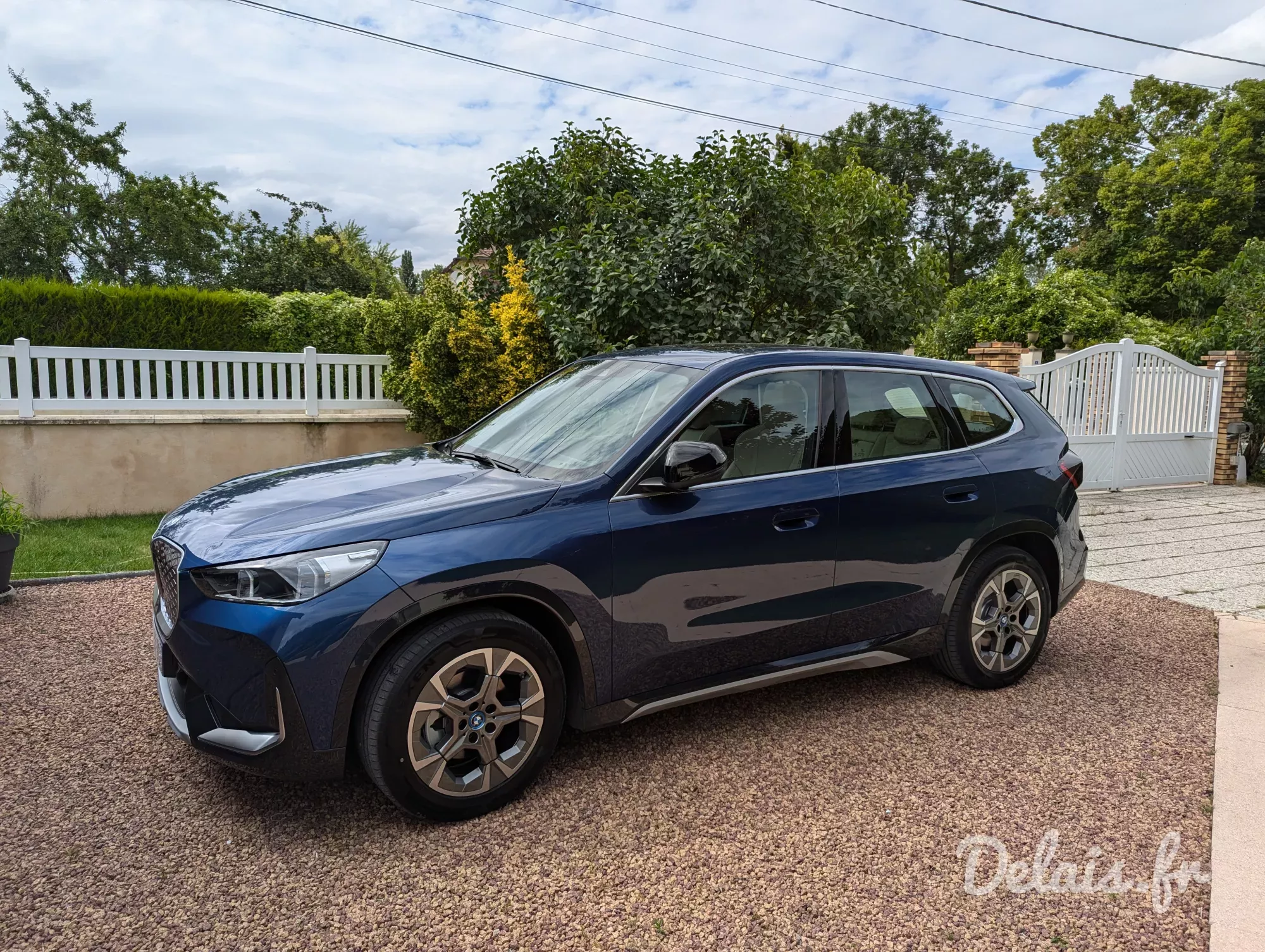 BMW iX1 Phytonicblau xLine