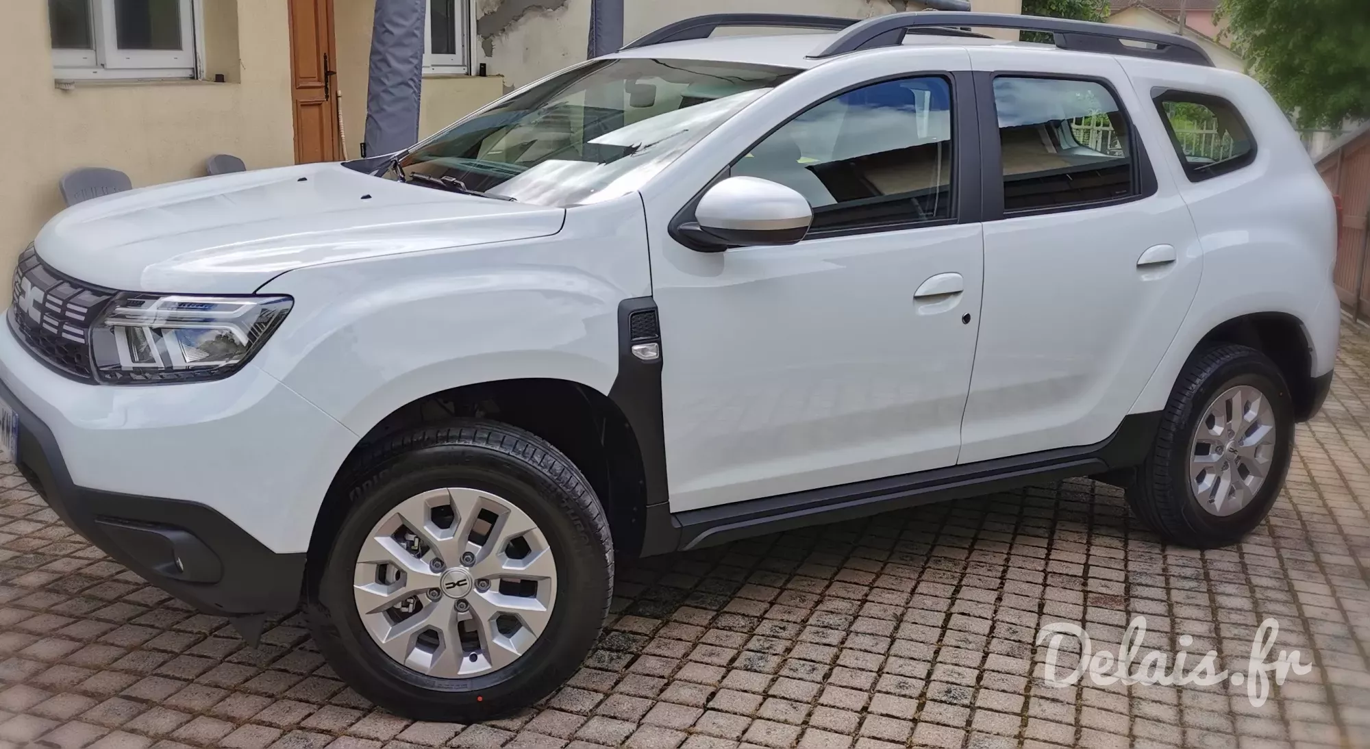 Dacia Duster Glacier White Expression