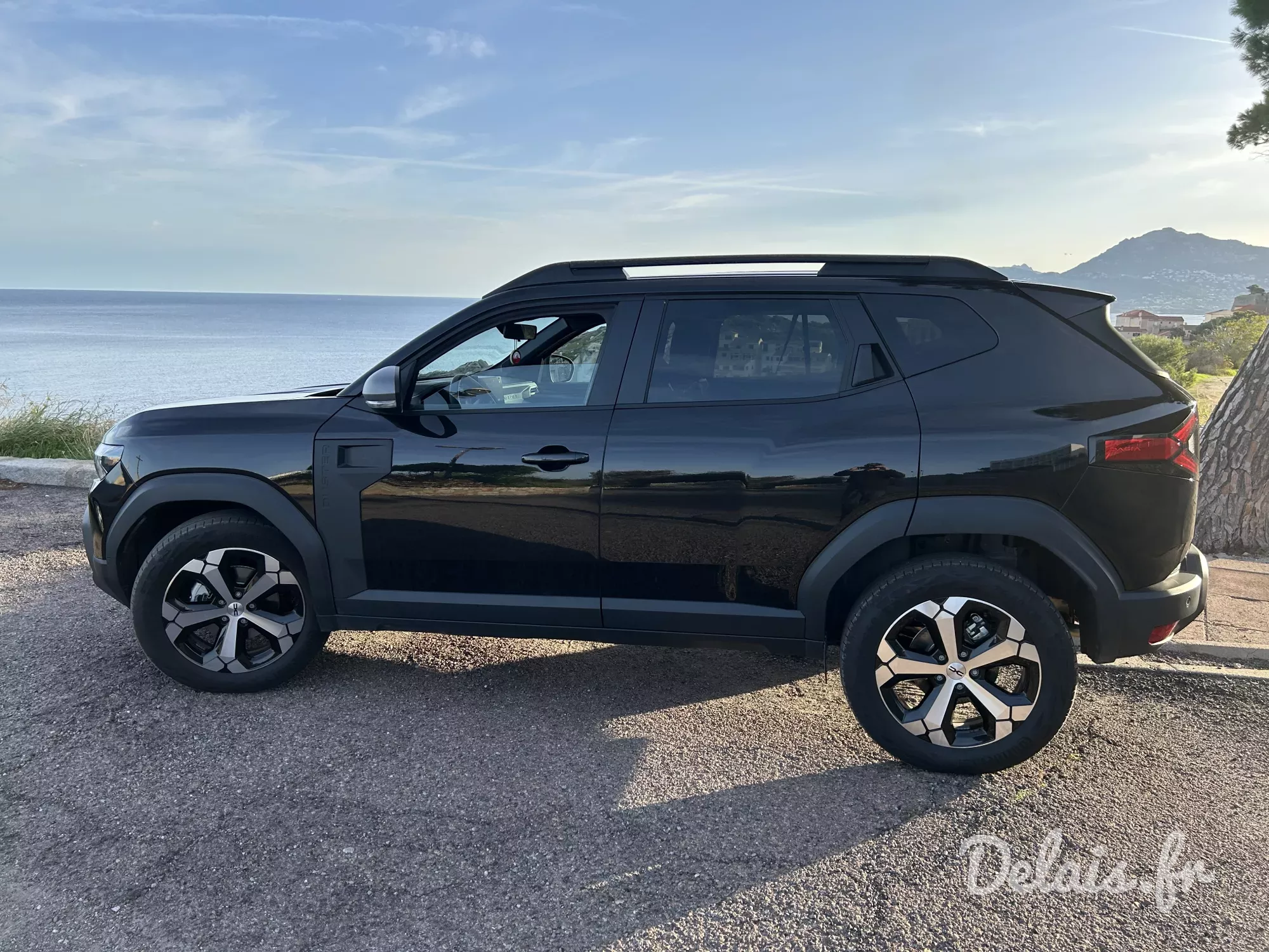 Dacia Duster Pearl Black Journey