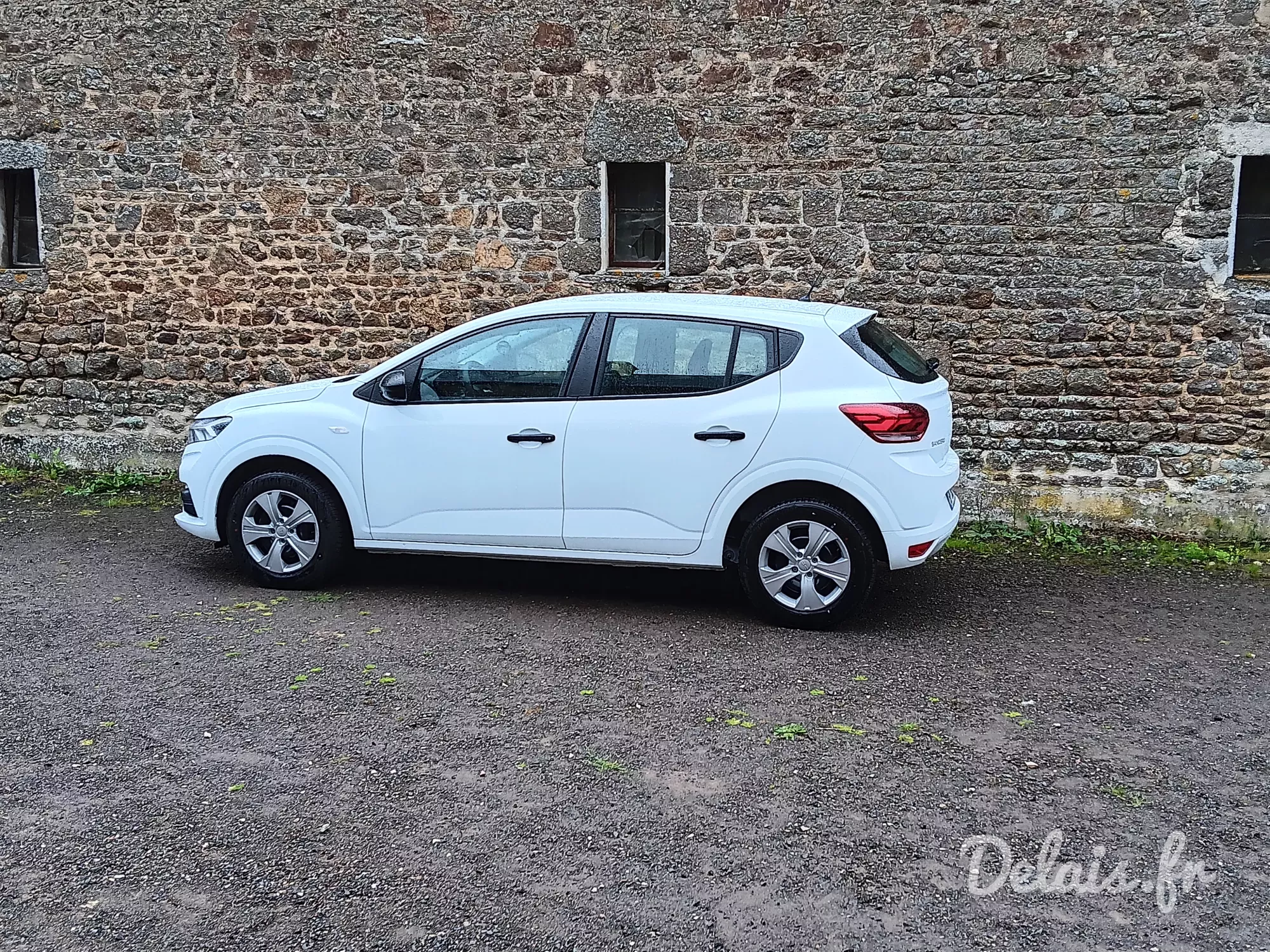 Dacia Sandero Glacier White Essential