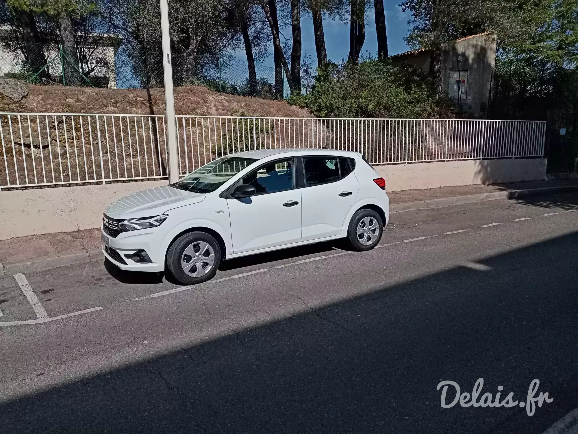 Dacia Sandero Glacier White Essential