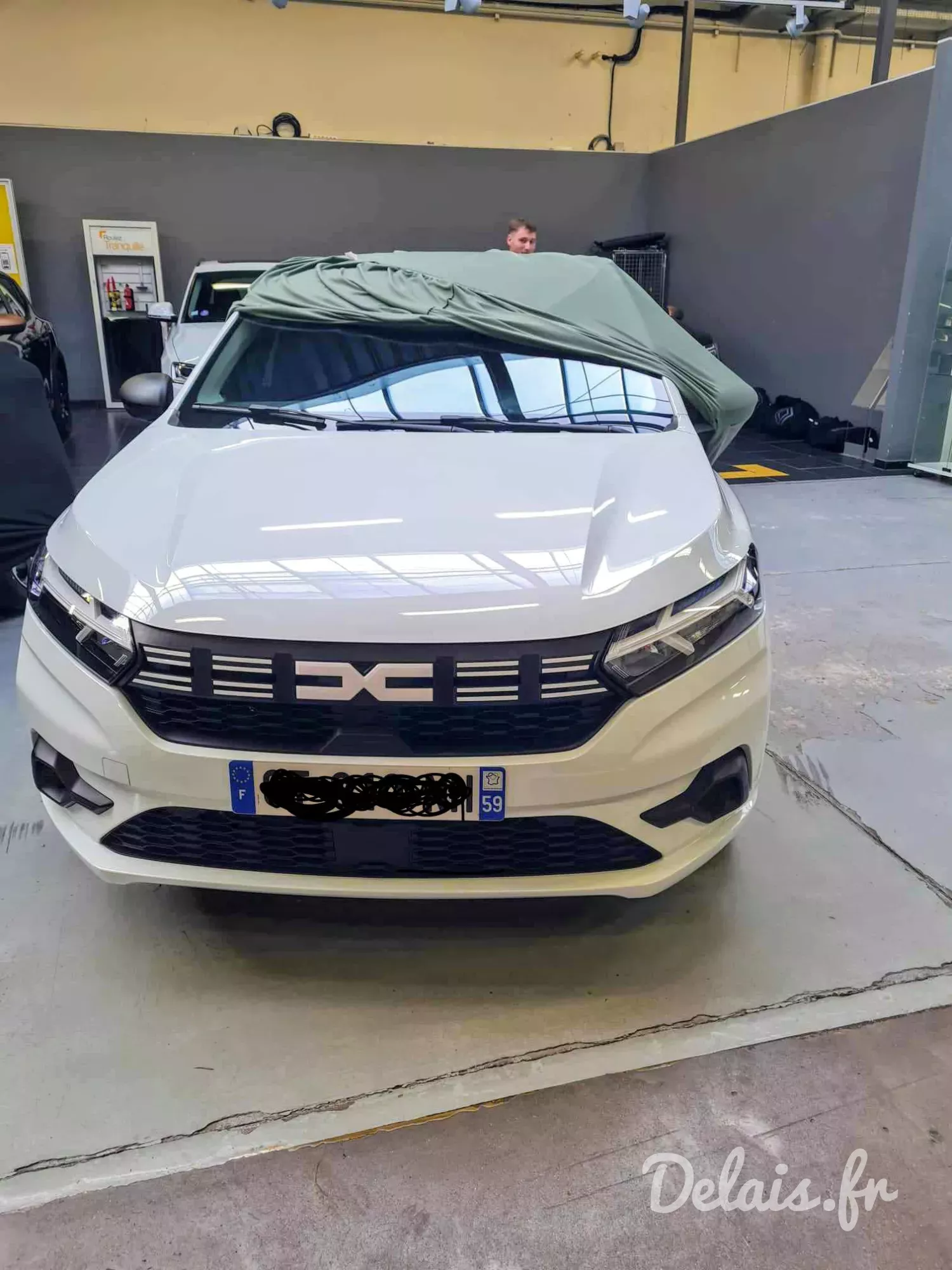 Dacia Sandero Glacier White Essential
