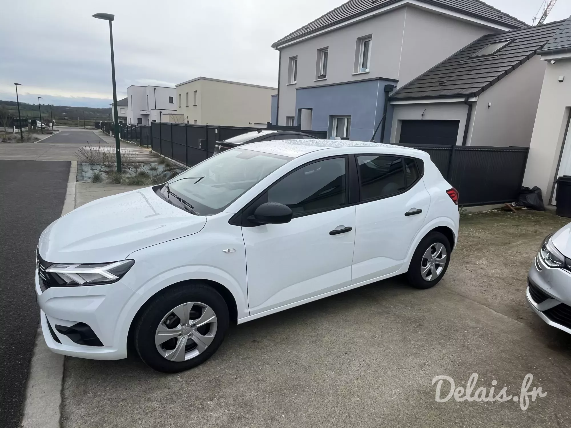 Dacia Sandero Glacier White Essential