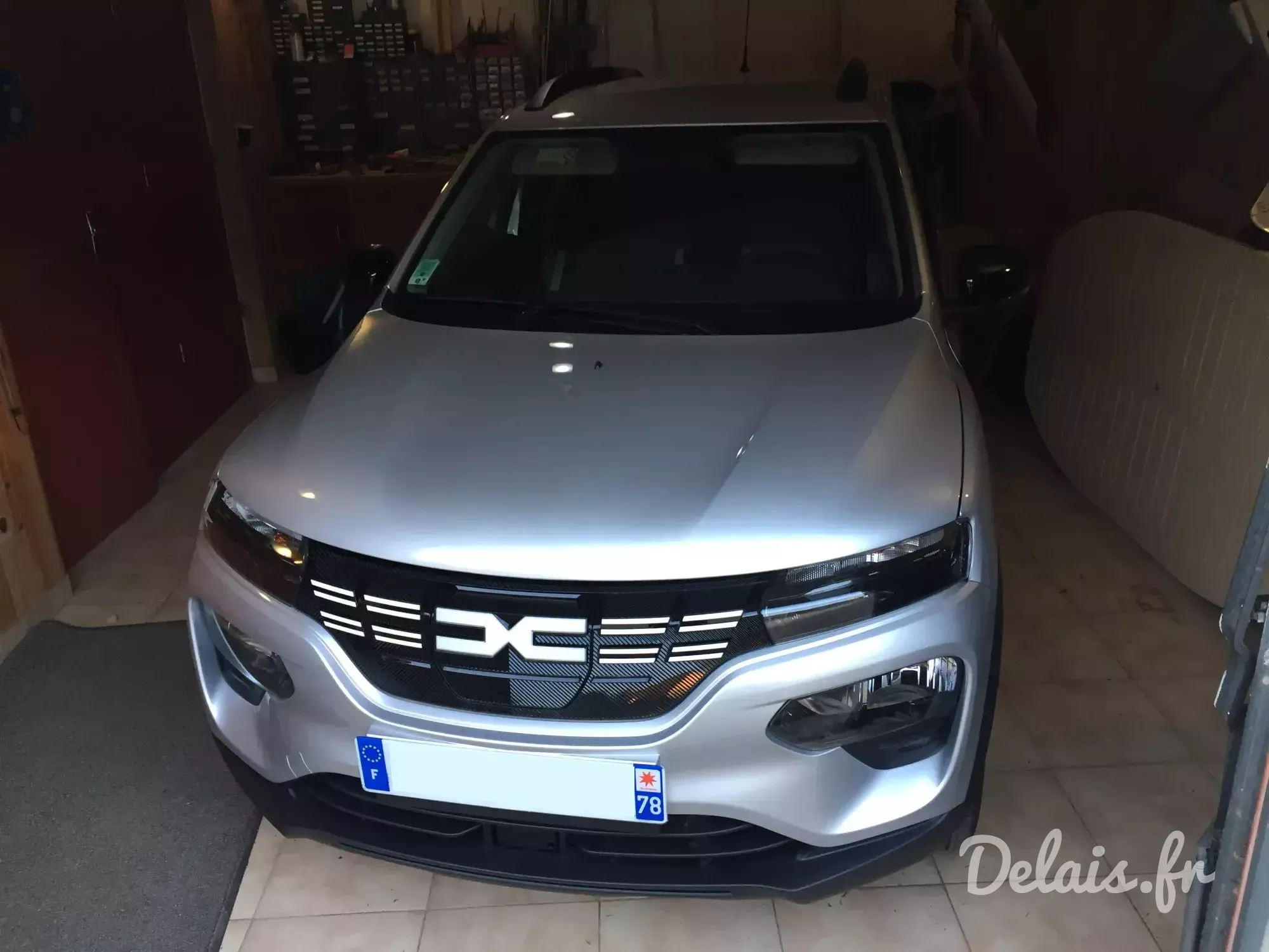 Dacia Spring Lightning Grey Essential