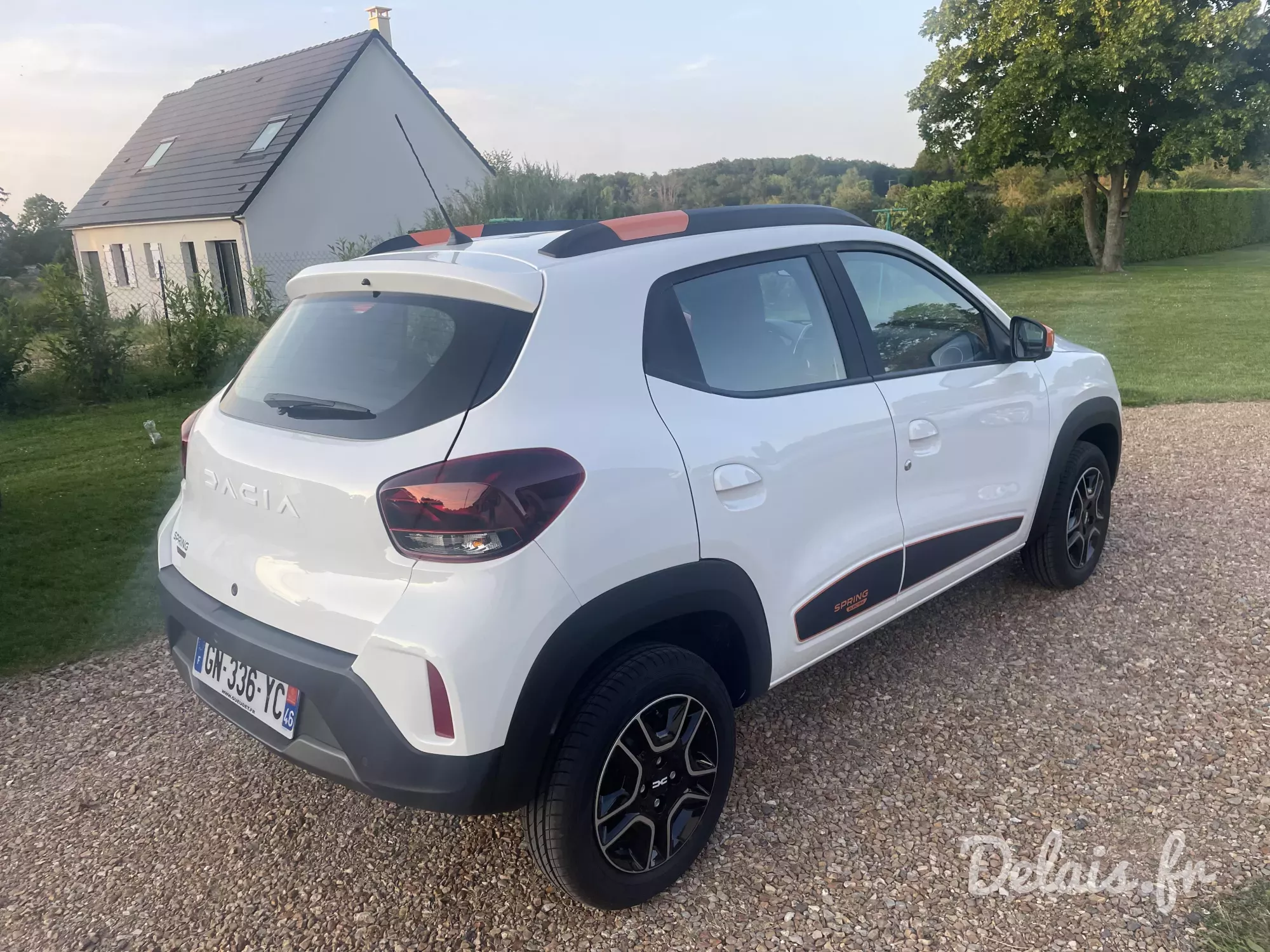 Dacia Spring Polar White Expression