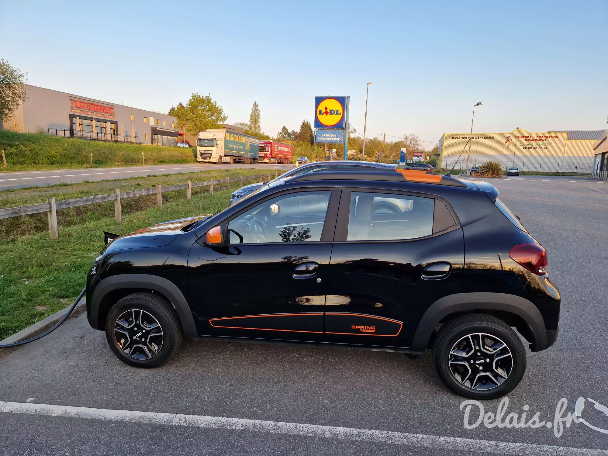 Dacia Spring Noir Magma Expression