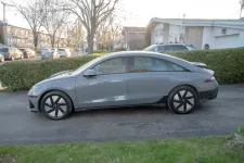 Hyundai Ioniq 6 Transmission Blue First Edition of Jean-Pierre