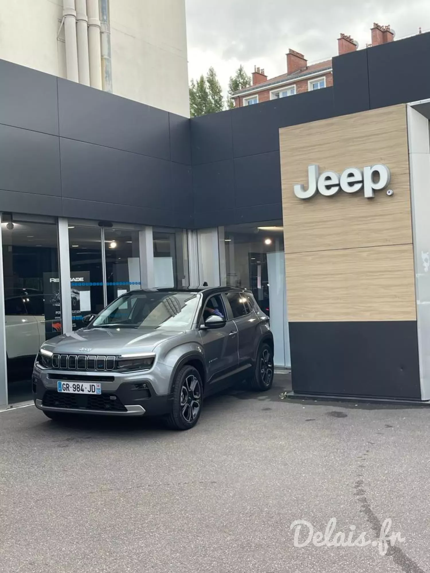 Jeep Avenger Volcano Black Longitude
