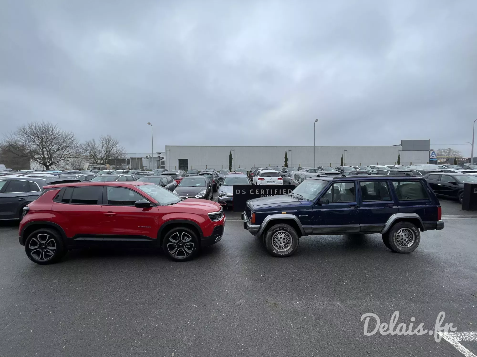 Jeep Avenger Ruby Red Summit