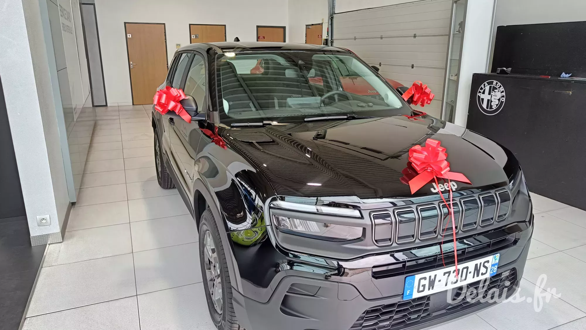 Jeep Avenger Volcano Black Longitude
