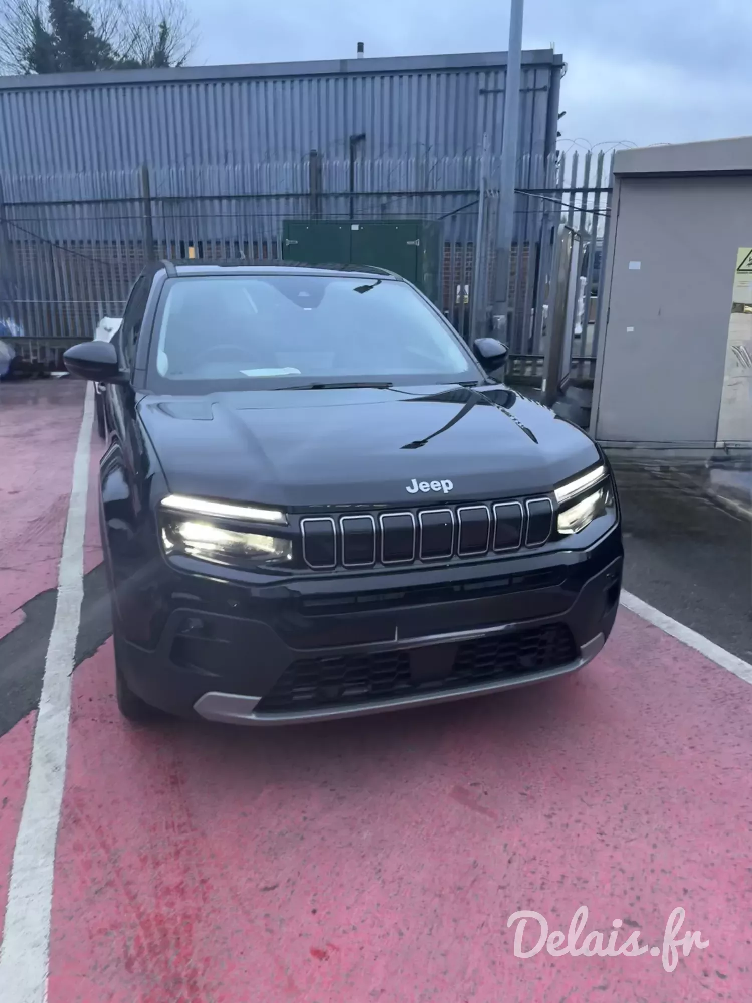Jeep Avenger Volcano Black Summit