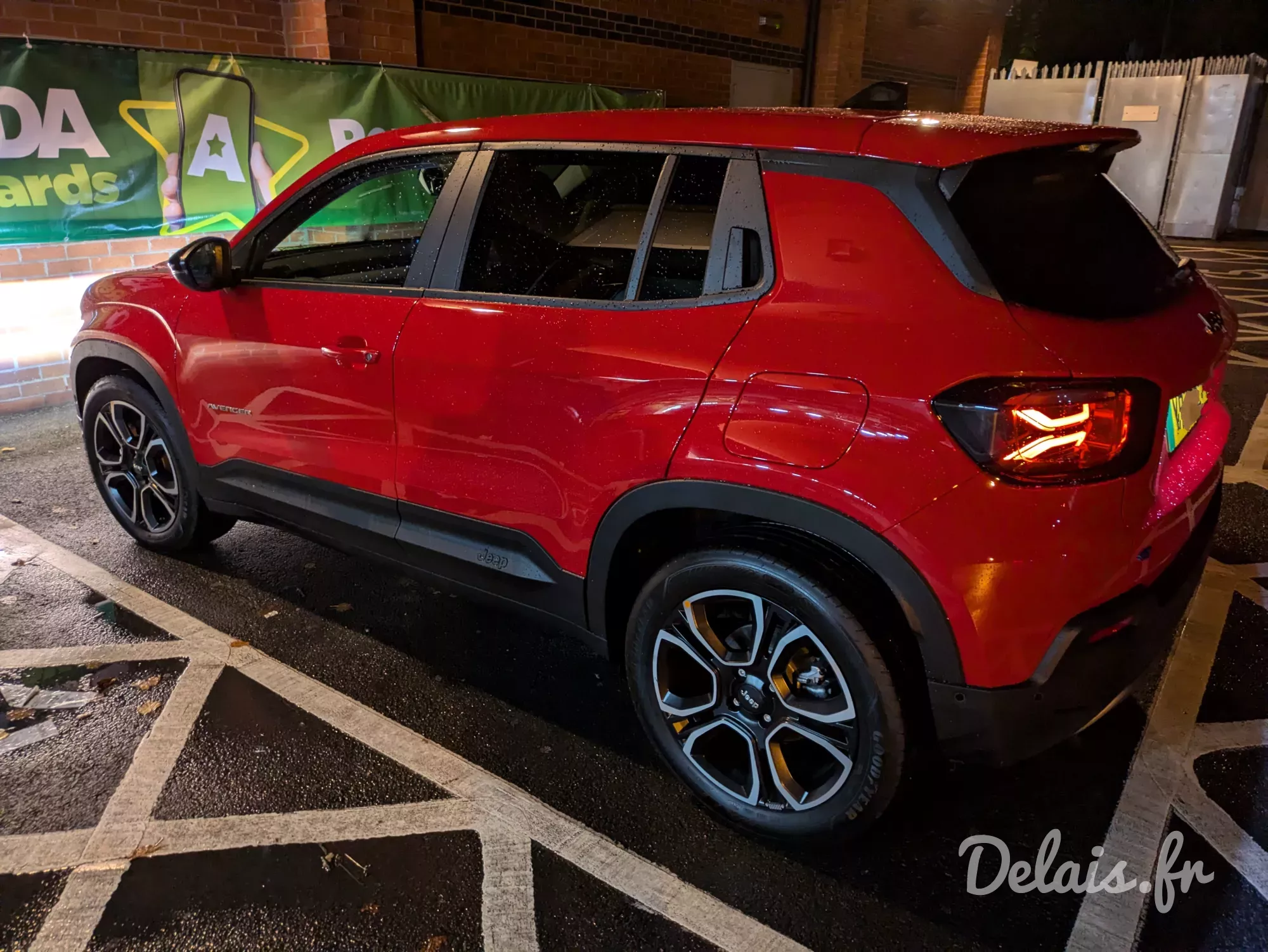 Jeep Avenger Ruby Red Summit