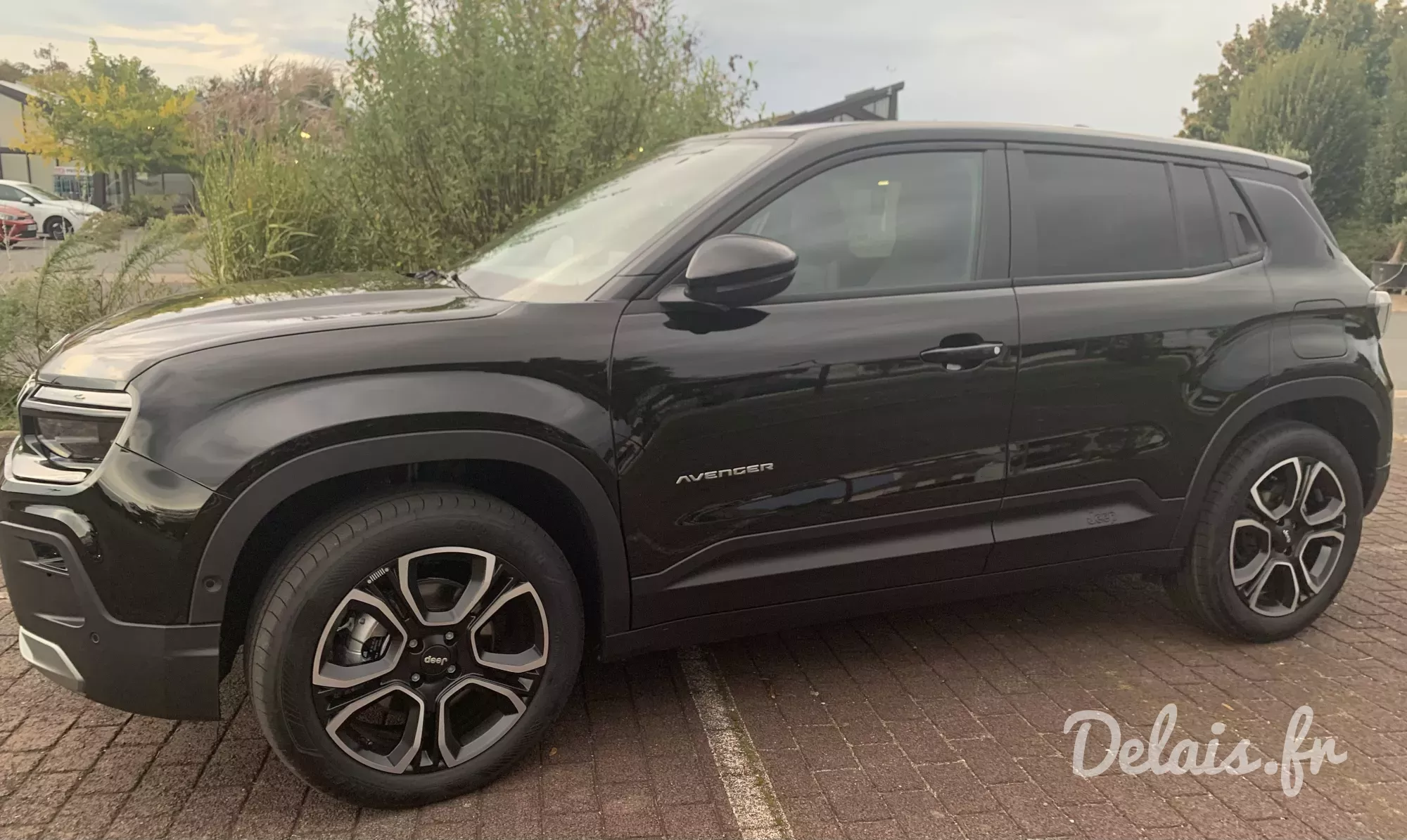 Jeep Avenger Volcano Black Summit
