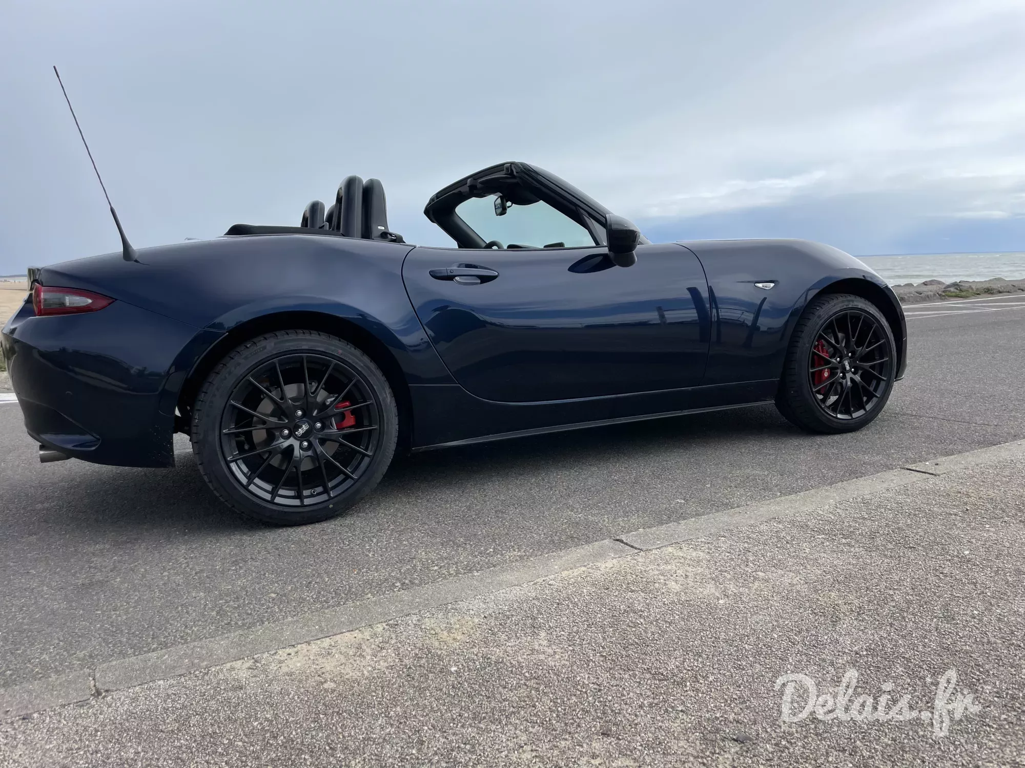 Mazda MX-5 Deep Crystal Blue Roadster Homura