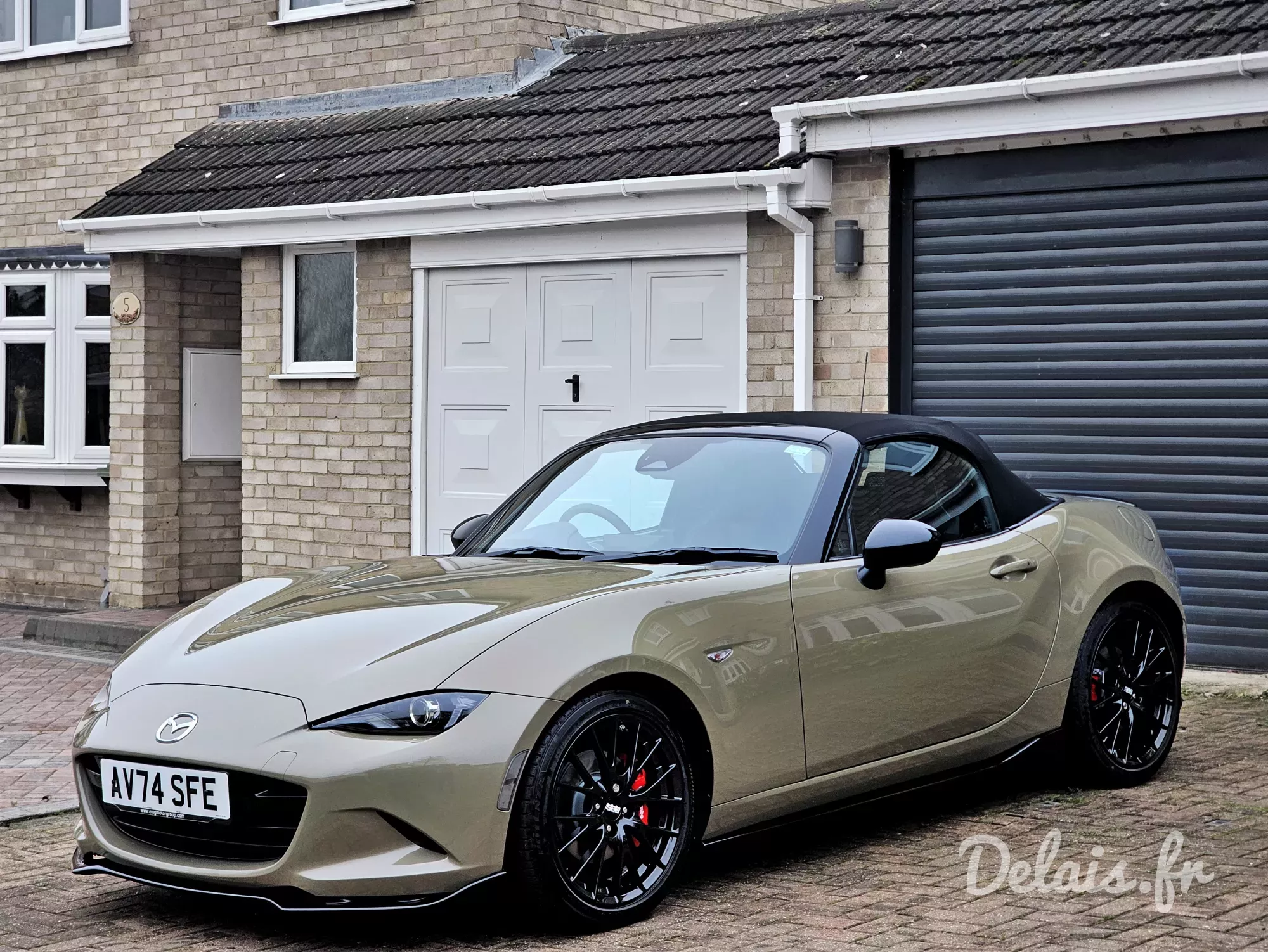 Mazda MX-5 Zircon Sand Roadster Homura
