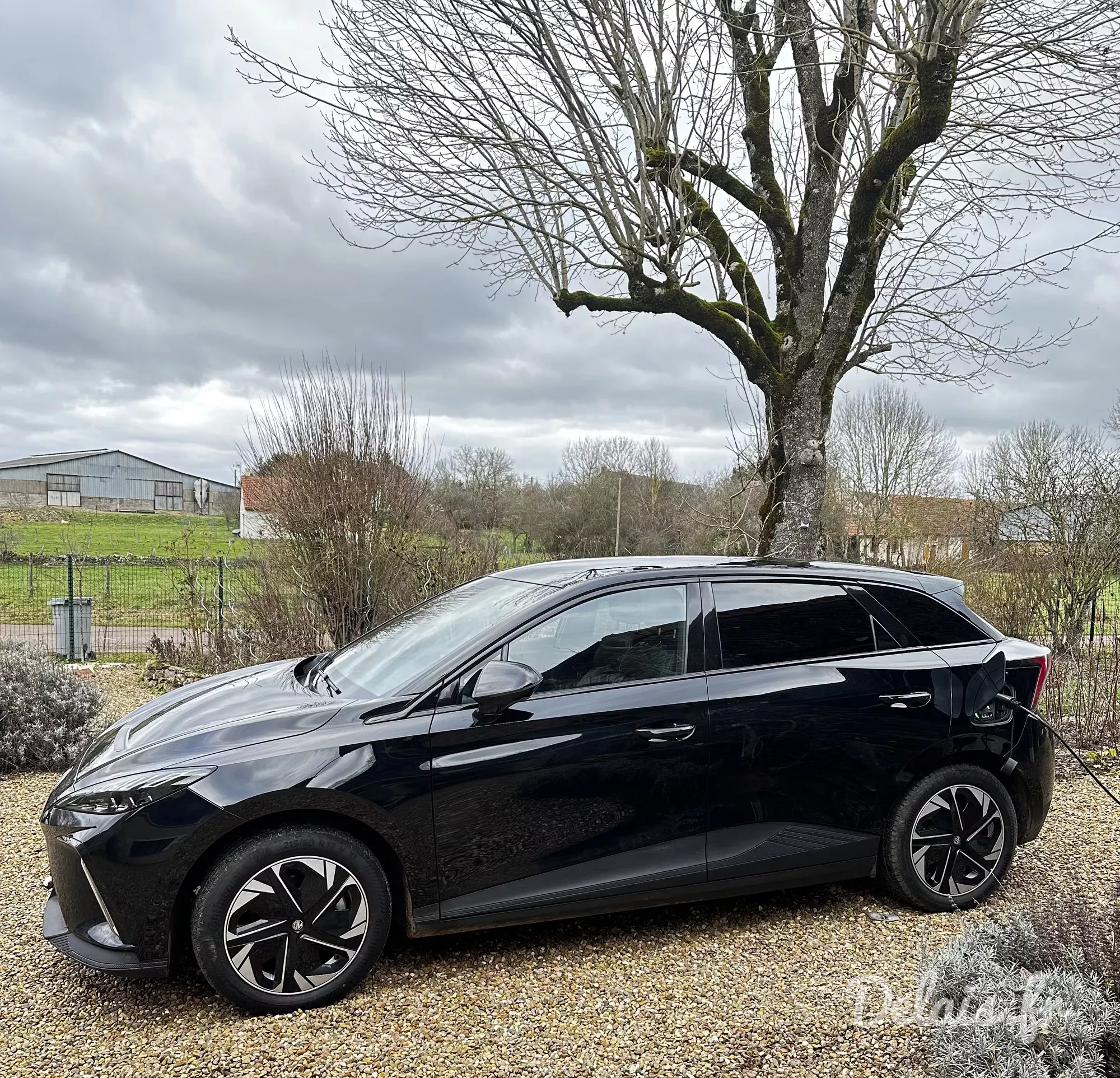 MG4 Black Pearl Luxury