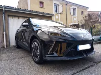 MG 4 Black Pearl Luxury of penny