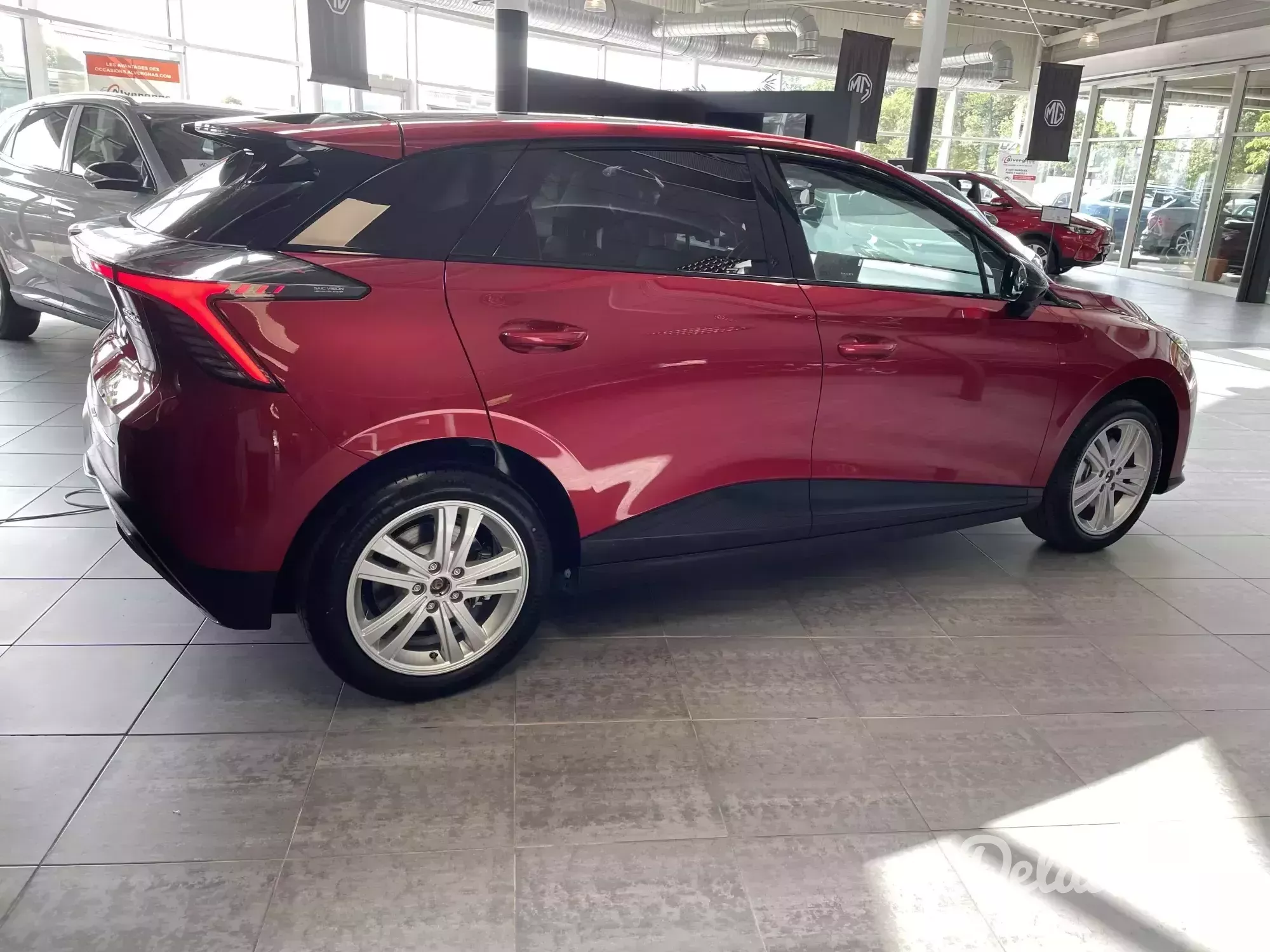 MG4 Dynamic Red Luxury