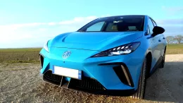 MG 4 Brighton Blue Luxury of dTect