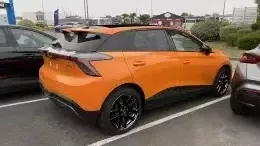 MG 4 Fizzy Orange Luxury of Cyrille 50