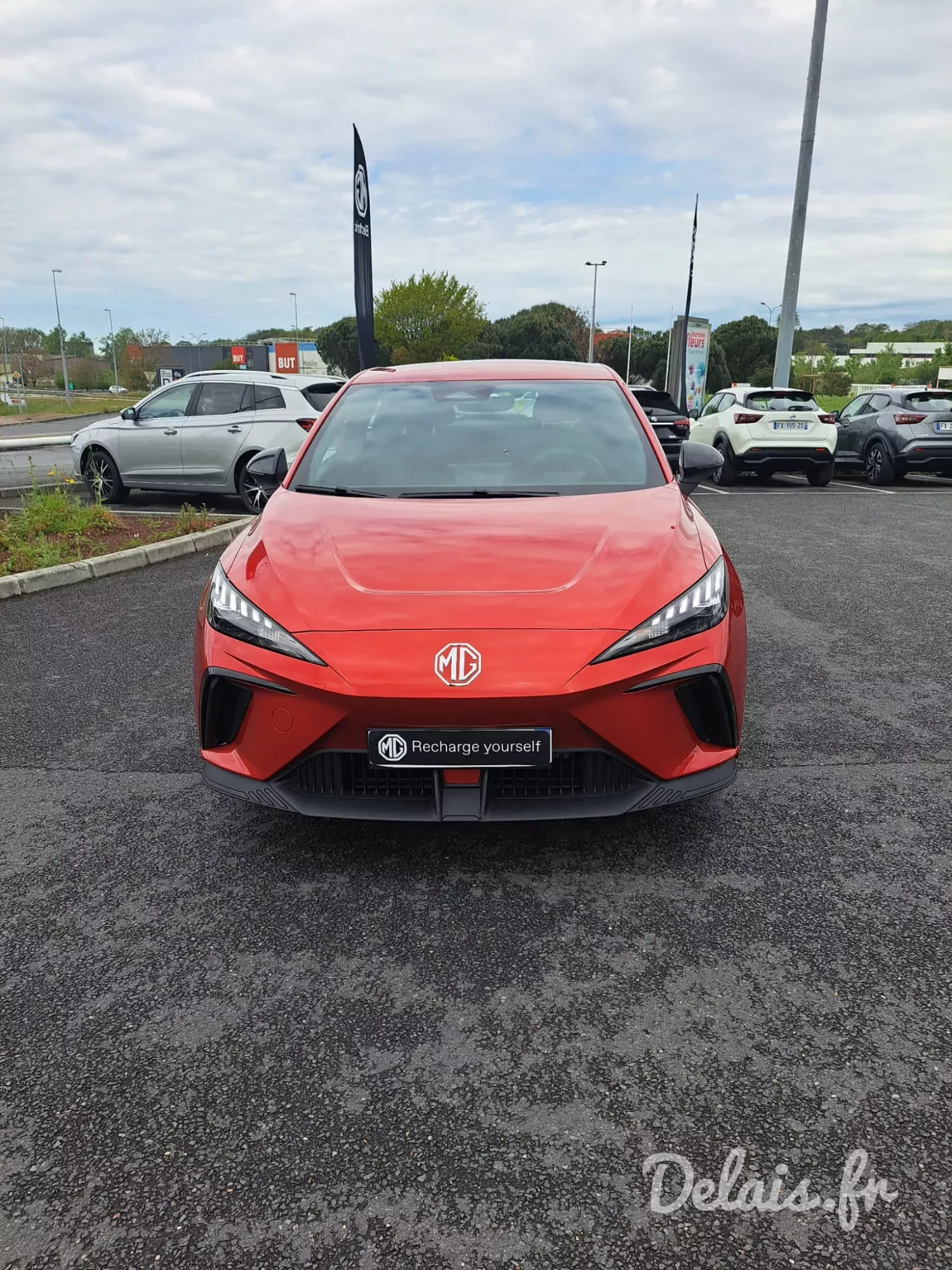 MG4 Dynamic Red Standard