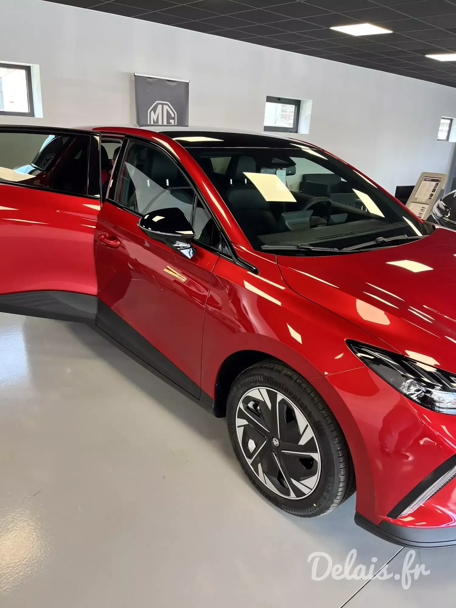 MG4 Dynamic Red Luxury