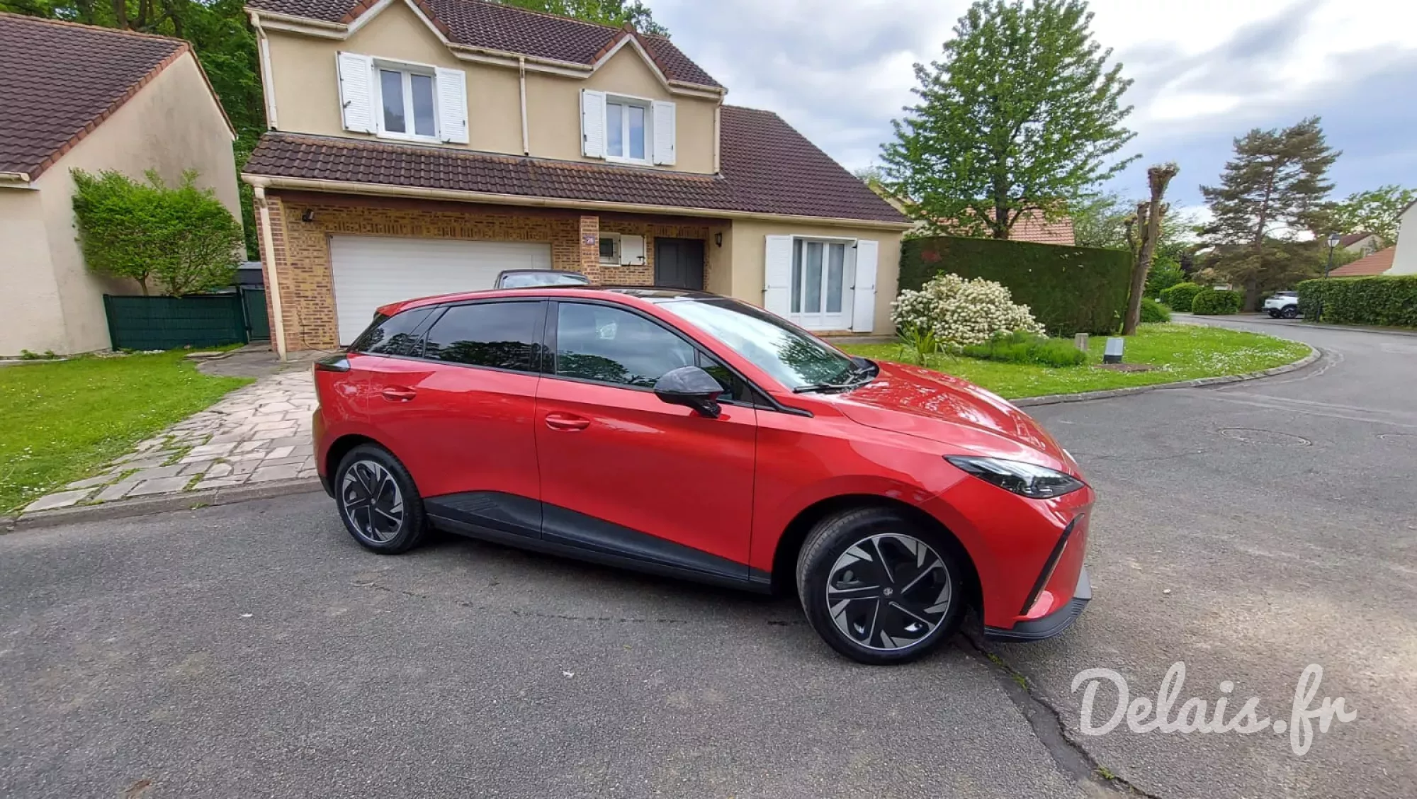 MG4 Dynamic Red Luxury