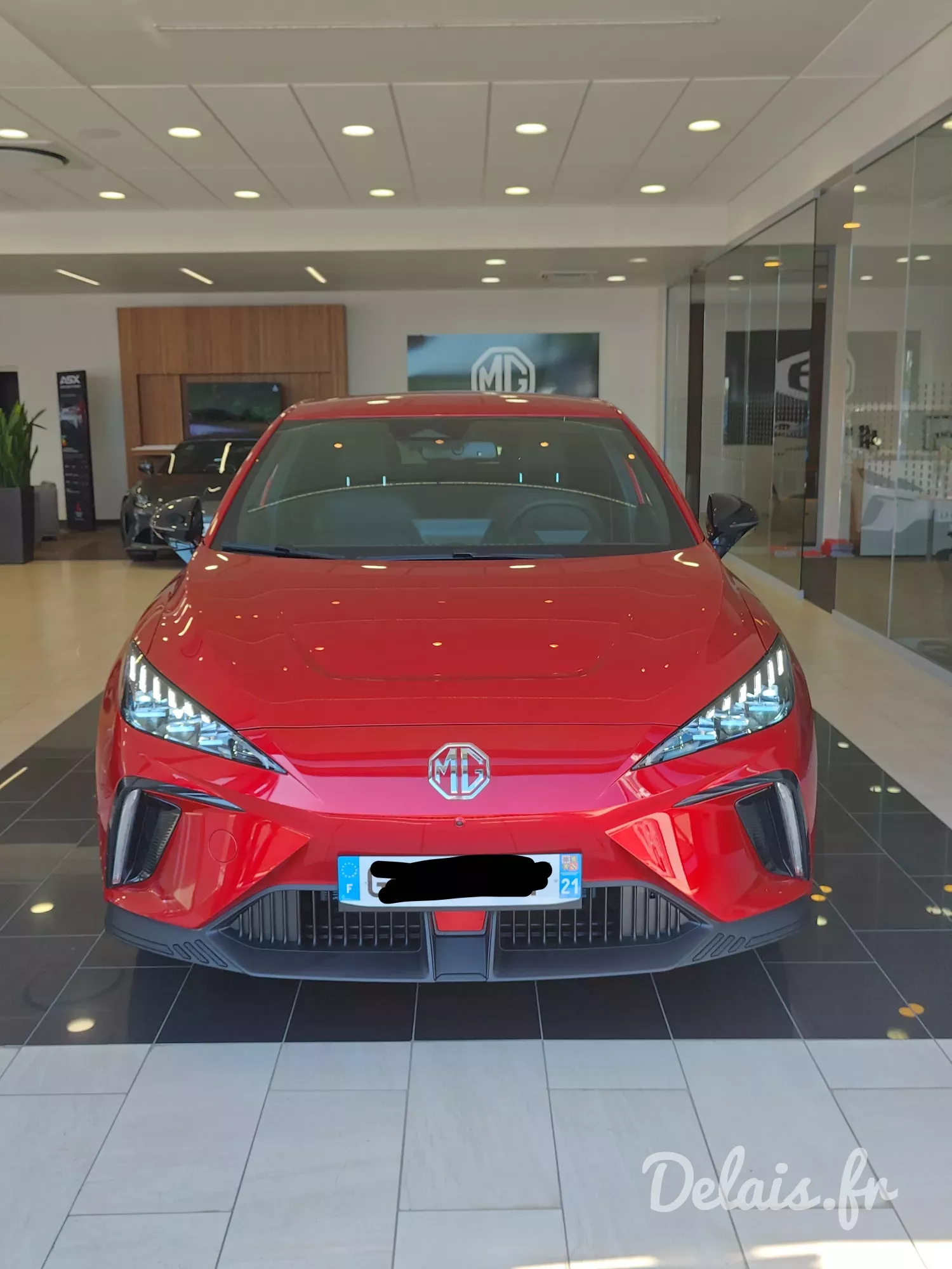 MG4 Dynamic Red Luxury