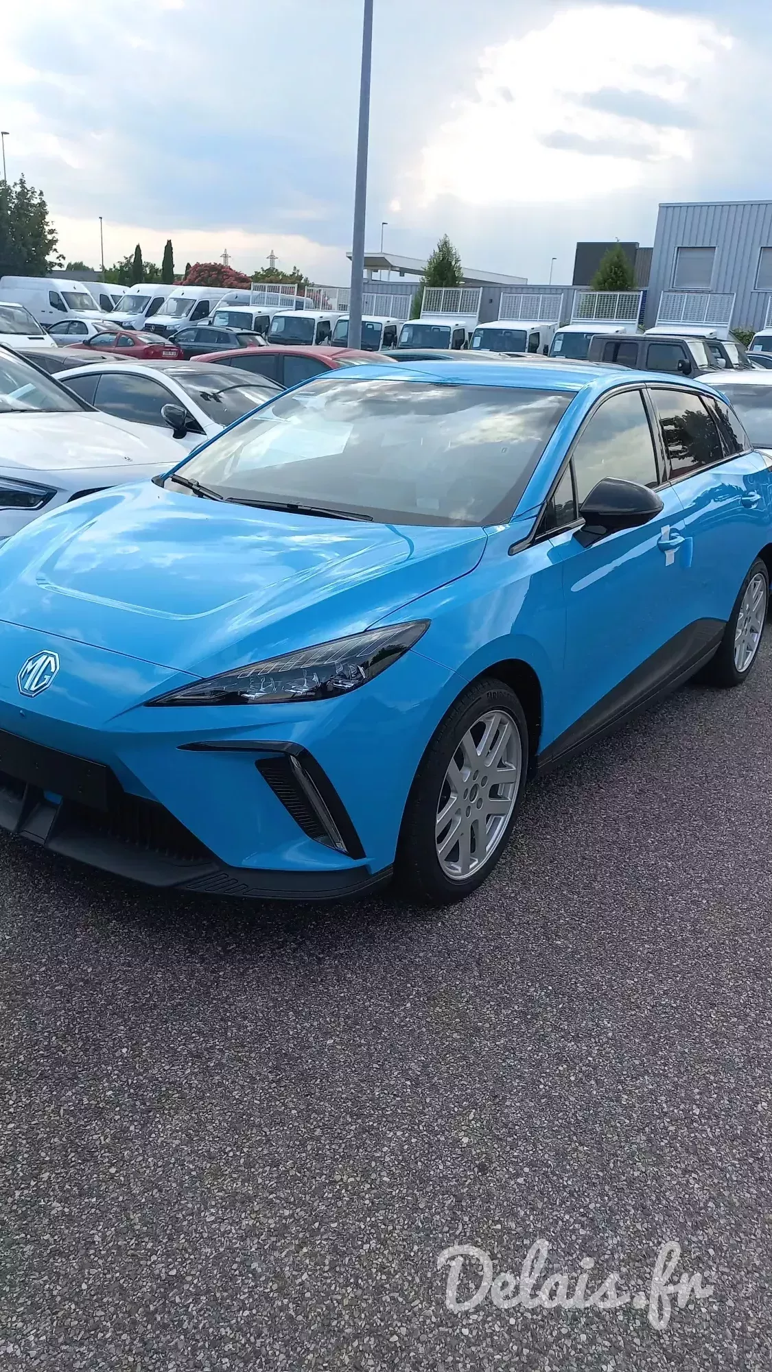 MG4 Brighton Blue Luxury