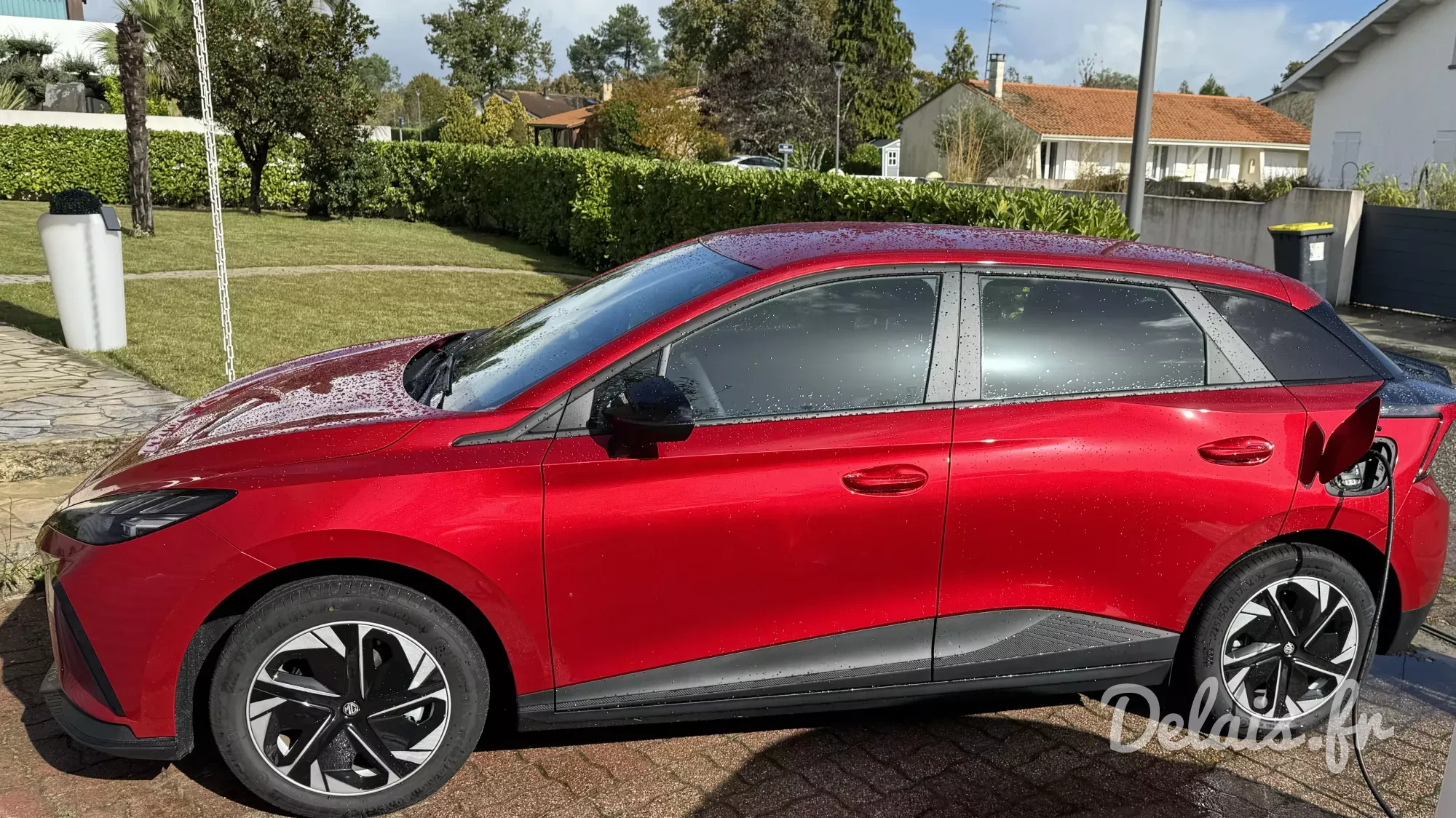 MG4 Dynamic Red Standard