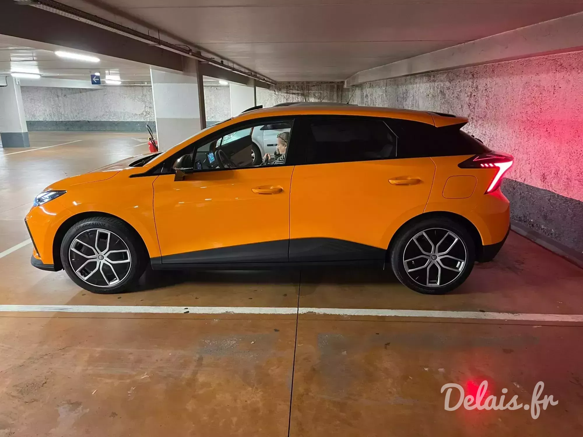 MG4 Fizzy Orange Luxury