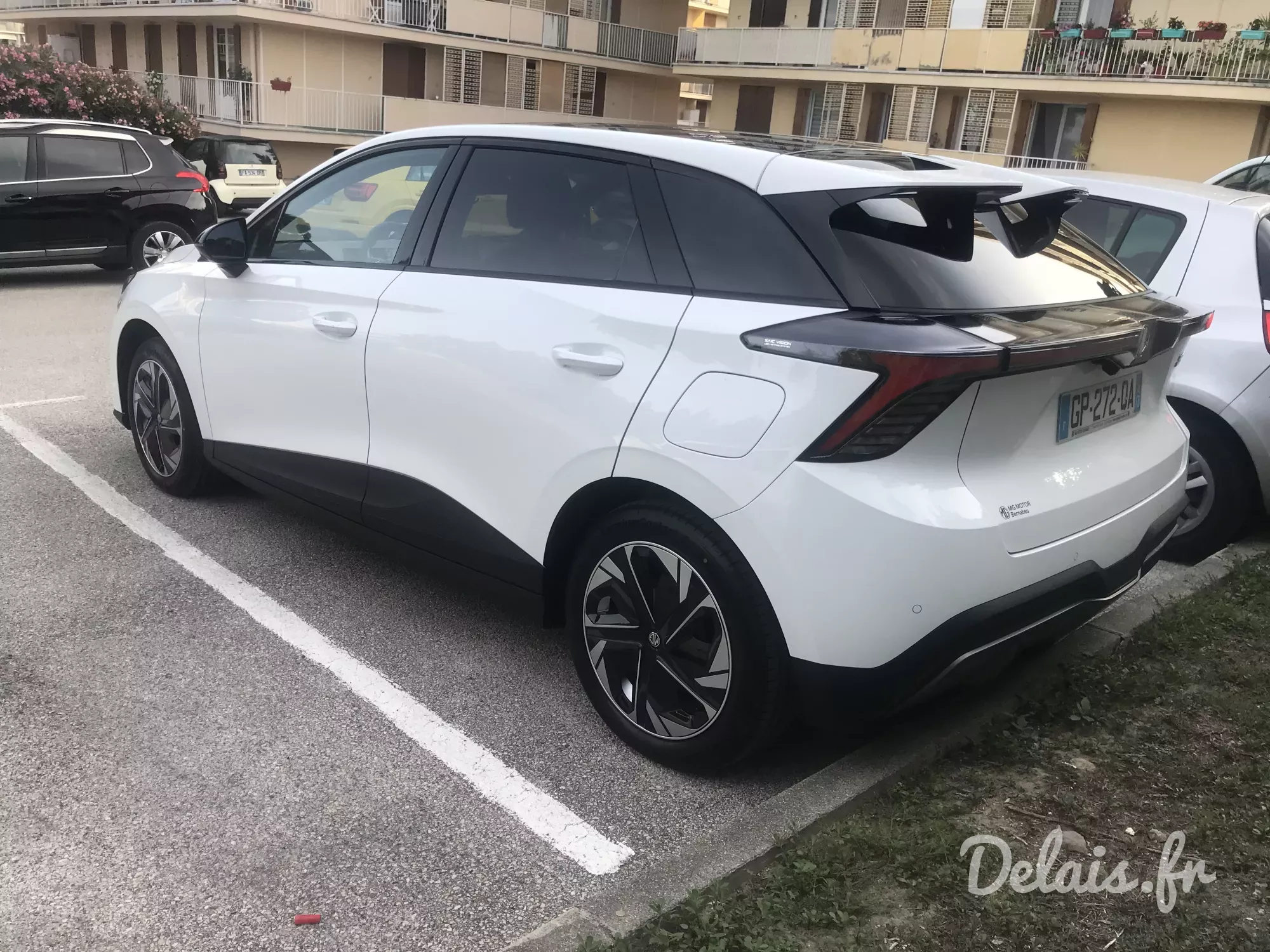 MG4 Arctic White Luxury