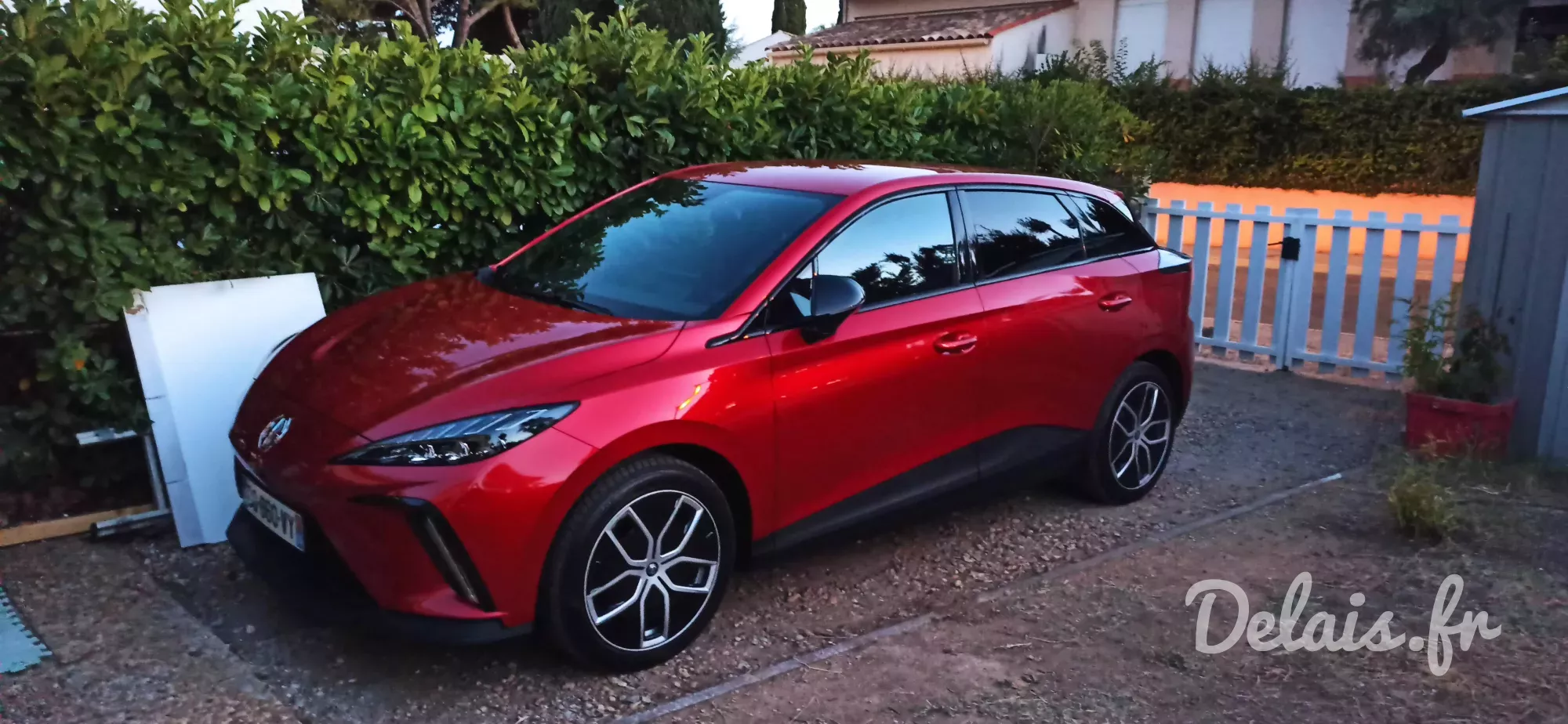 MG4 Dynamic Red Luxury
