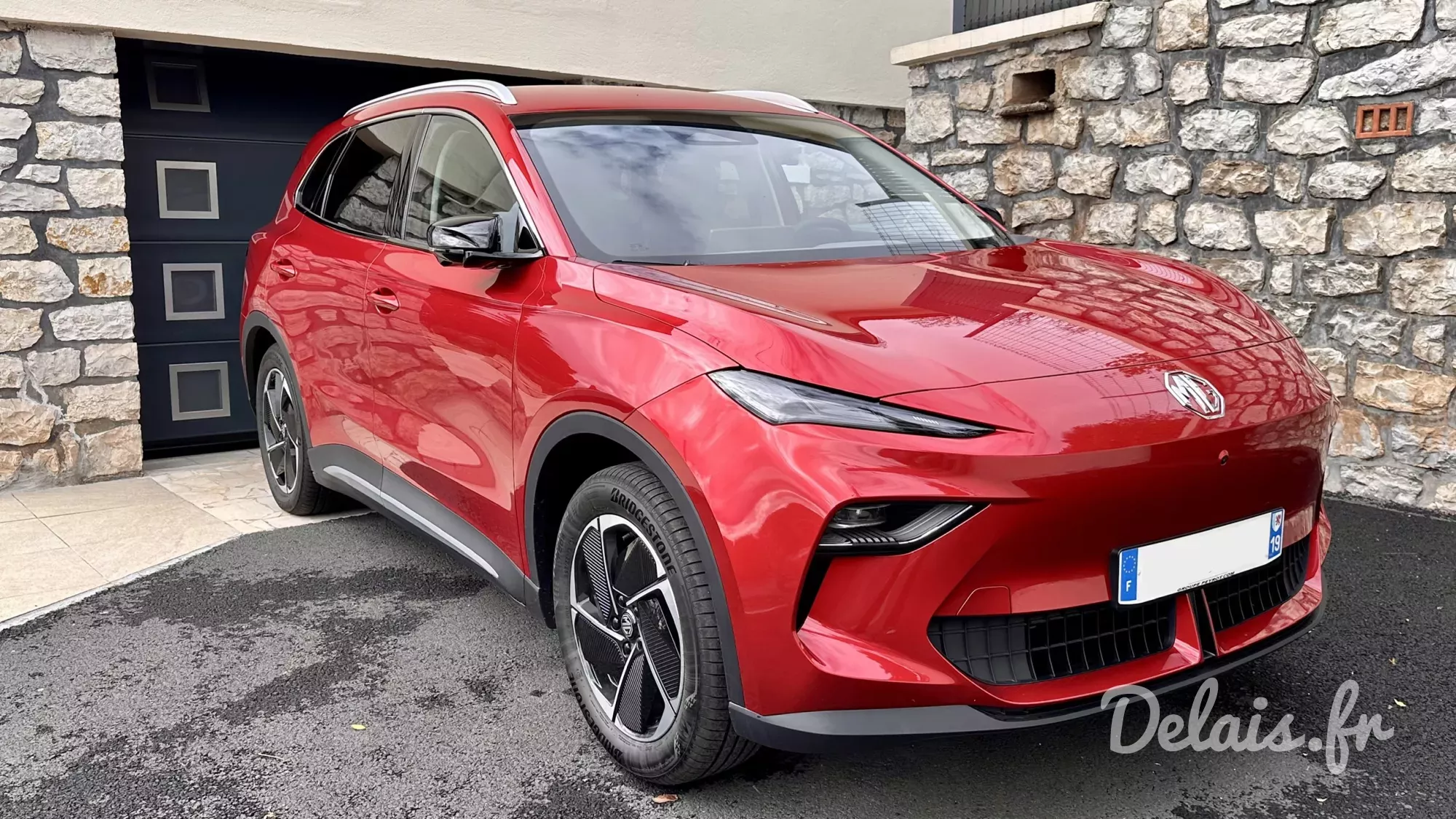 MG S5 EV Dynamic Red Luxury