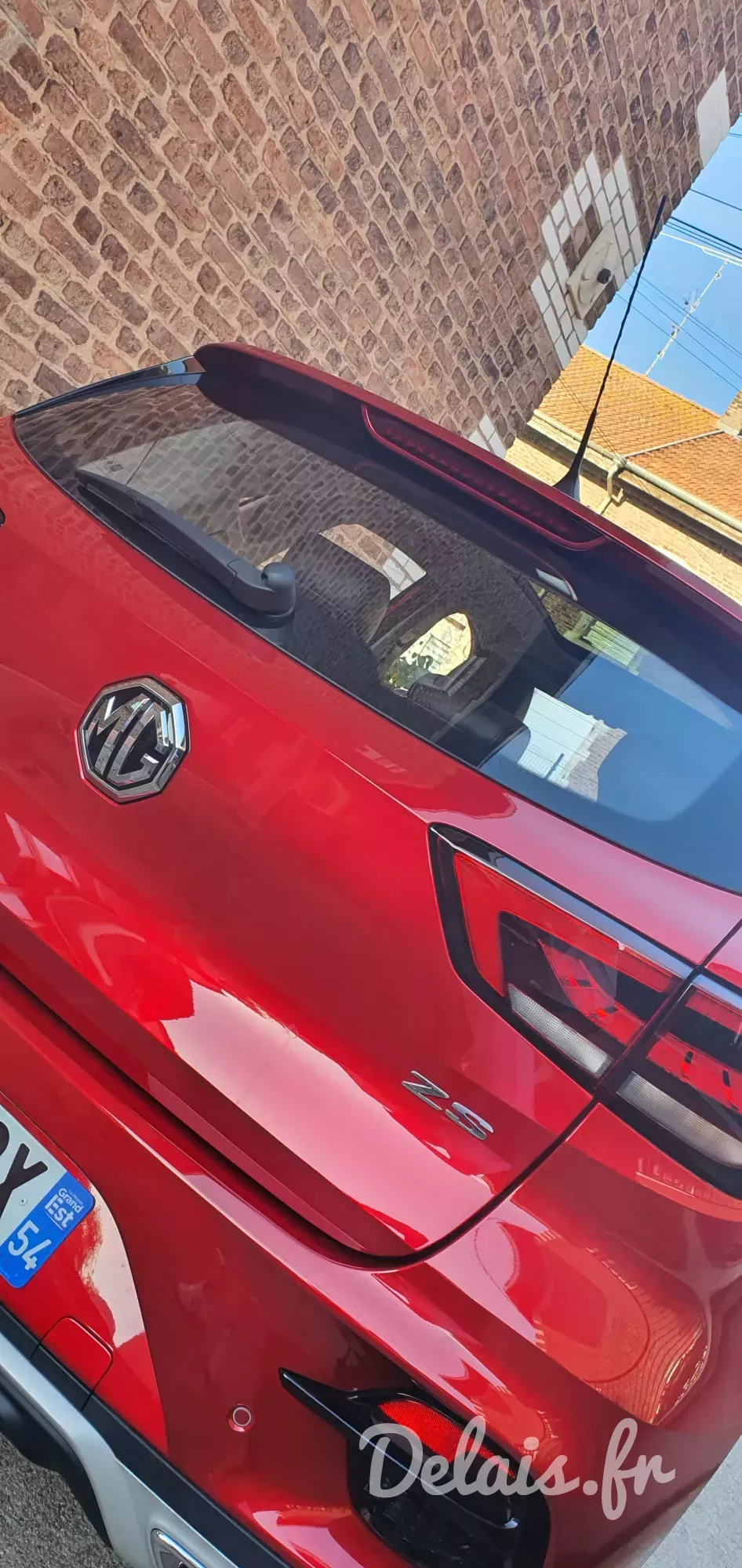 MG ZS Dynamic Red Luxury