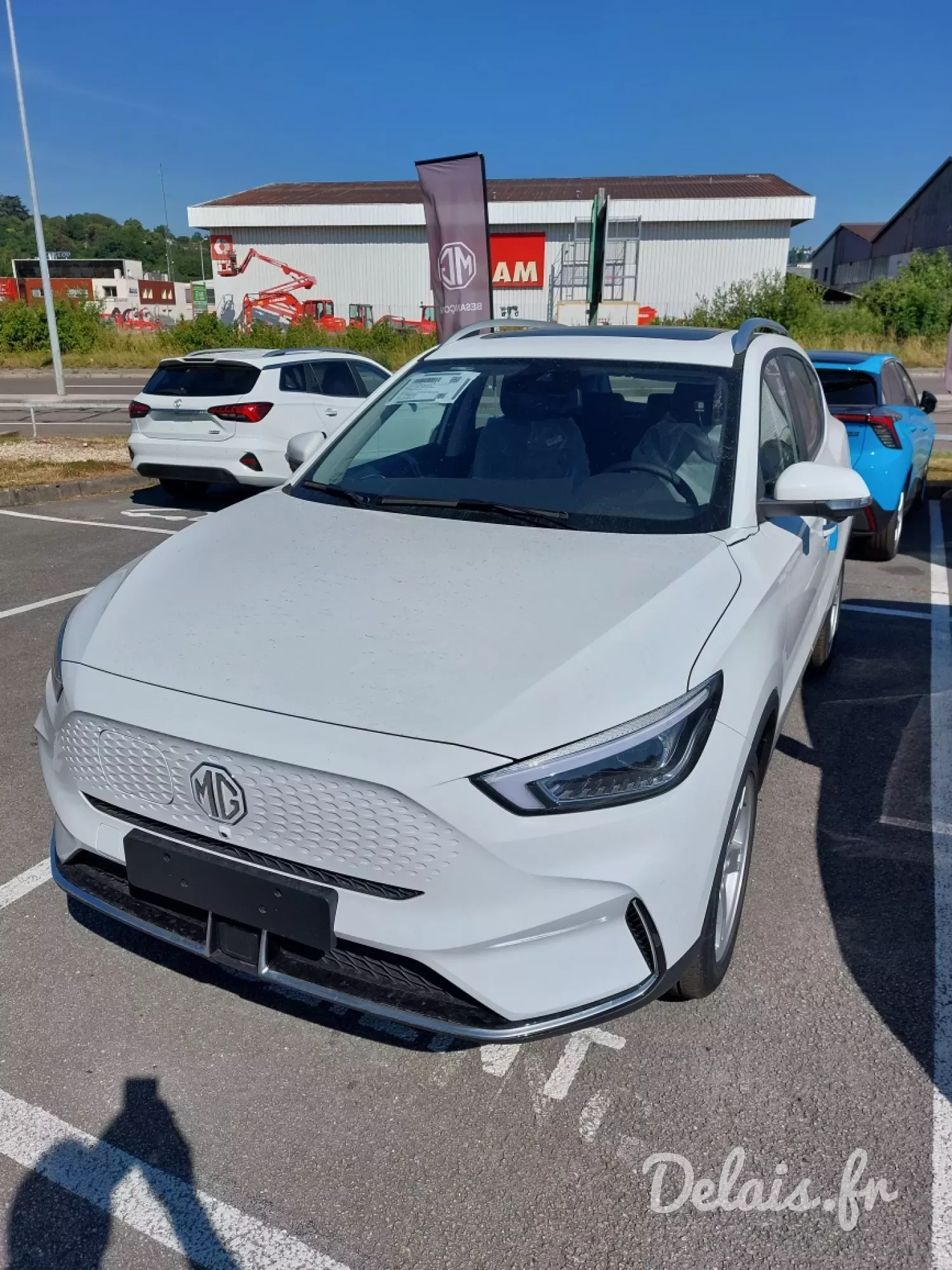 MG ZS Arctic White Luxury