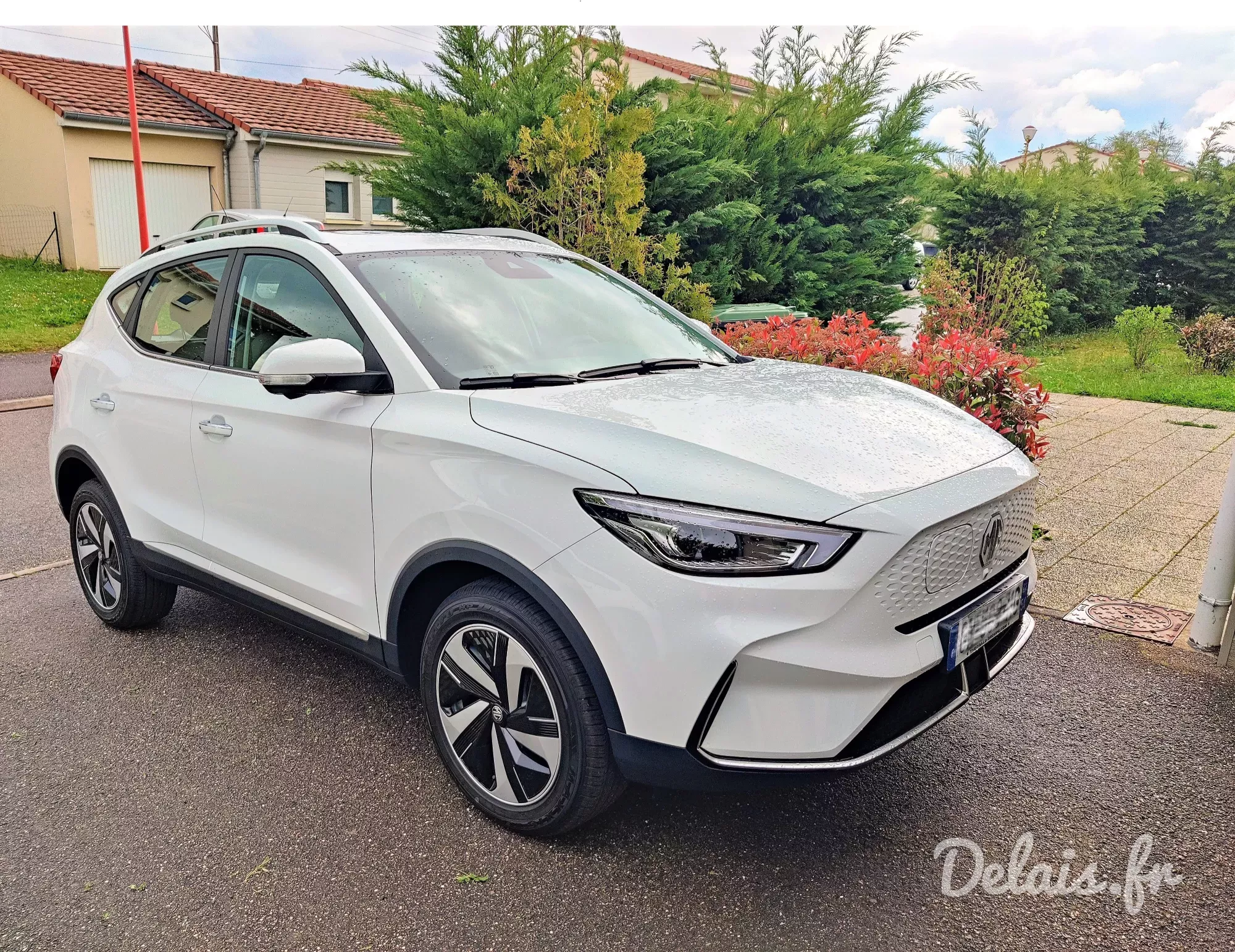 MG ZS Arctic White Luxury