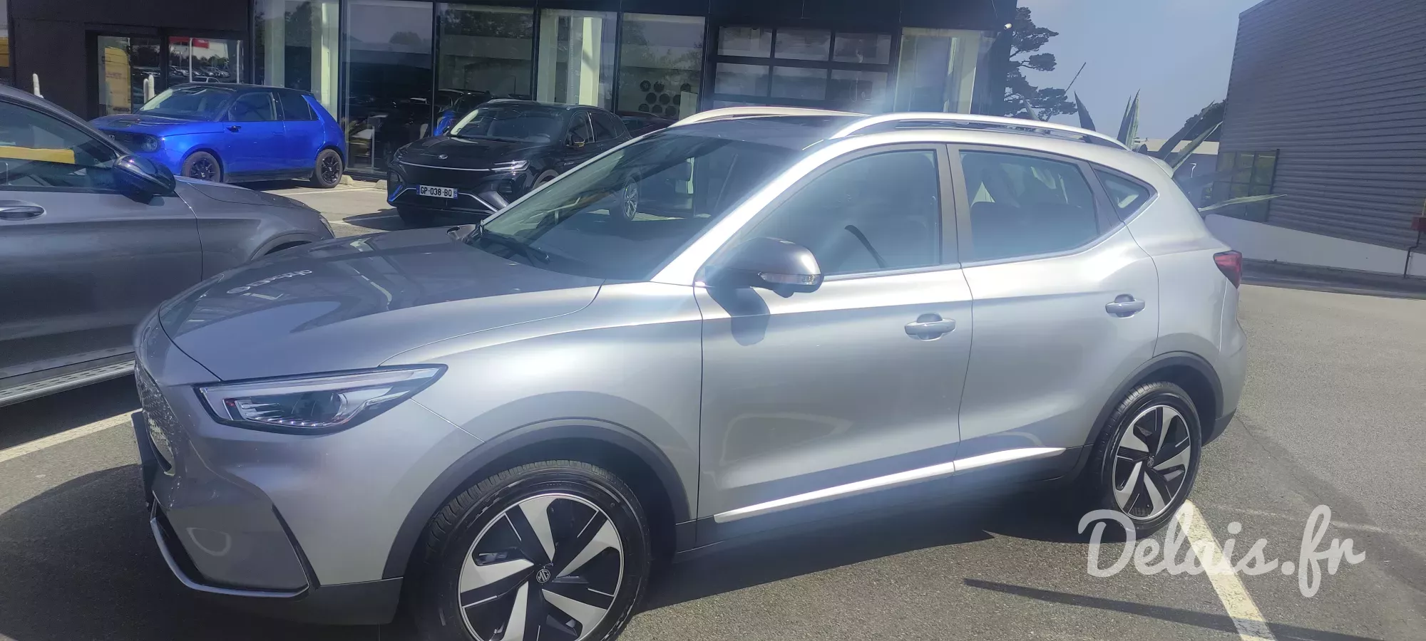 MG ZS Monument Silver Luxury