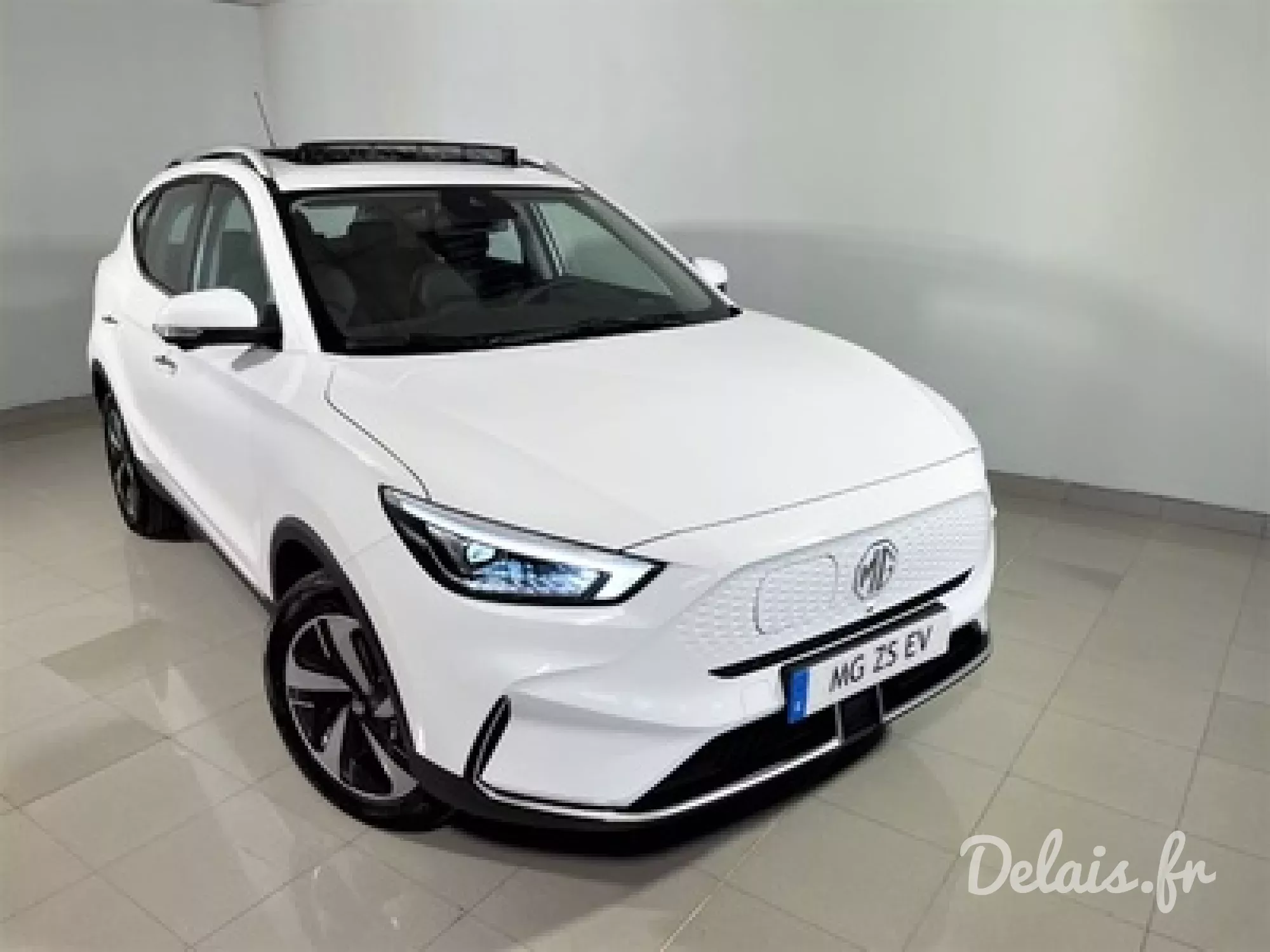 MG ZS Arctic White Luxury