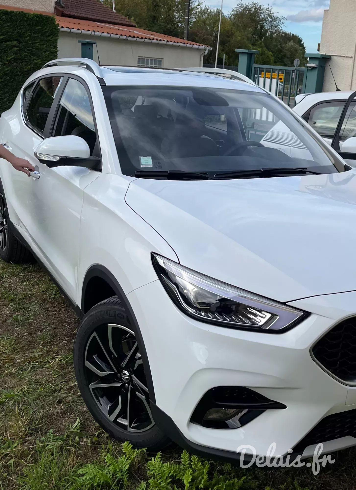 MG ZS Arctic White Luxury