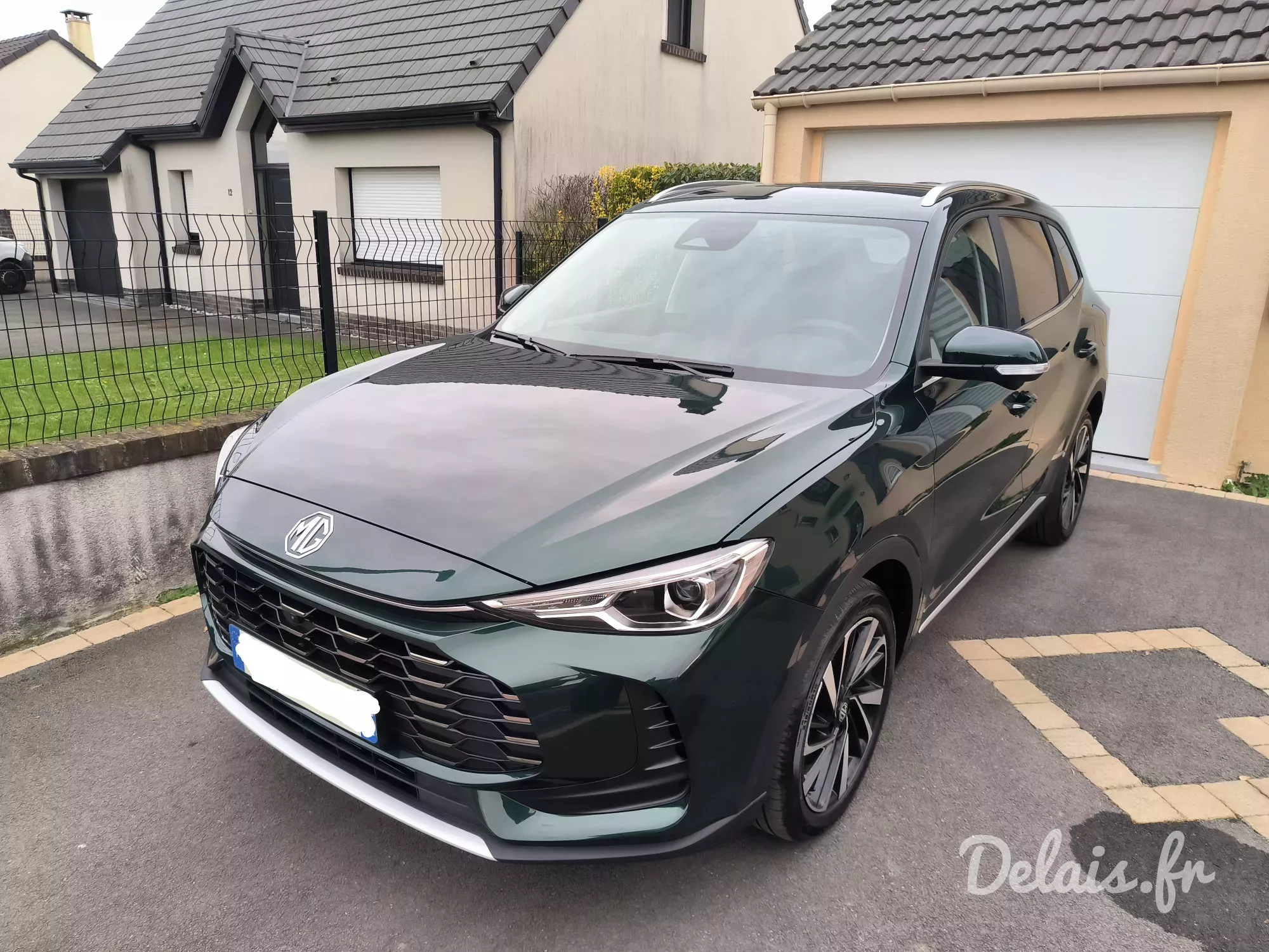 MG ZS Emerald Green Luxury