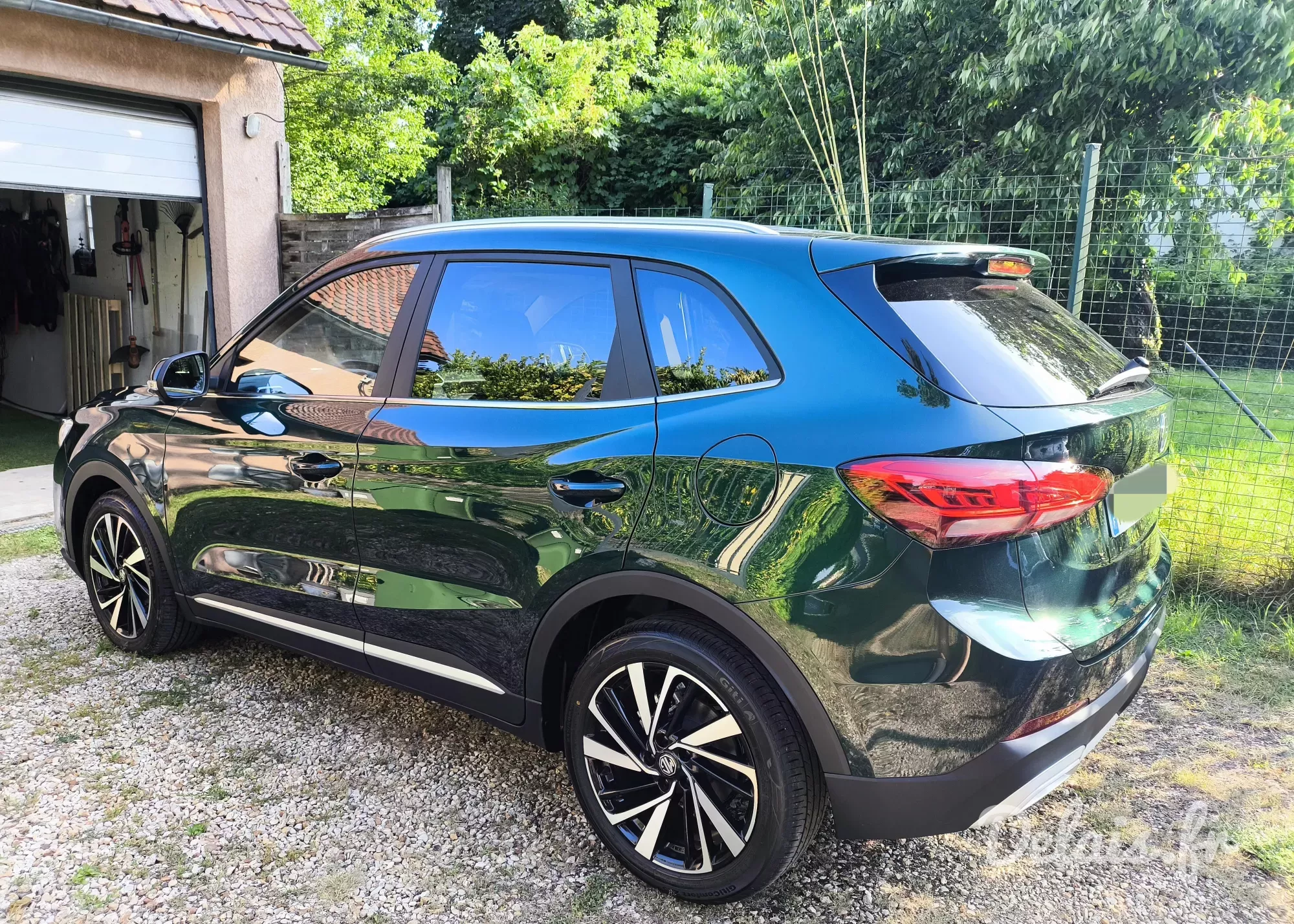 MG ZS Emerald Green Luxury