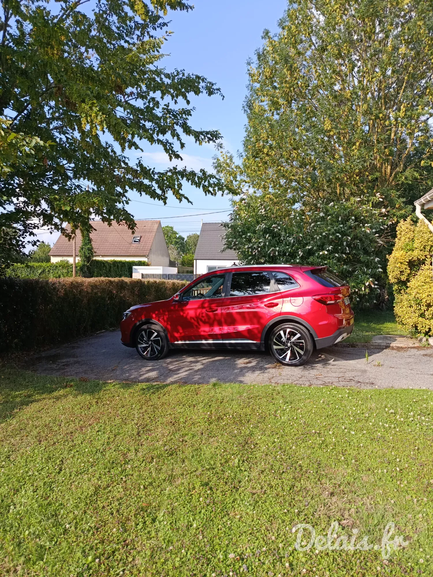MG ZS Dynamic Red Luxury