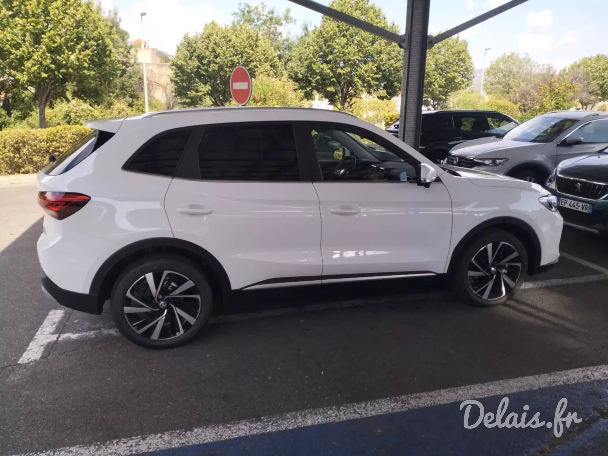 MG ZS Arctic White Luxury